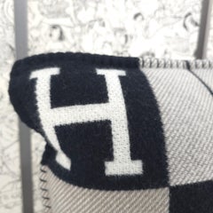 Coussin Avalon III noir et écru d'Hermès, petit modèle