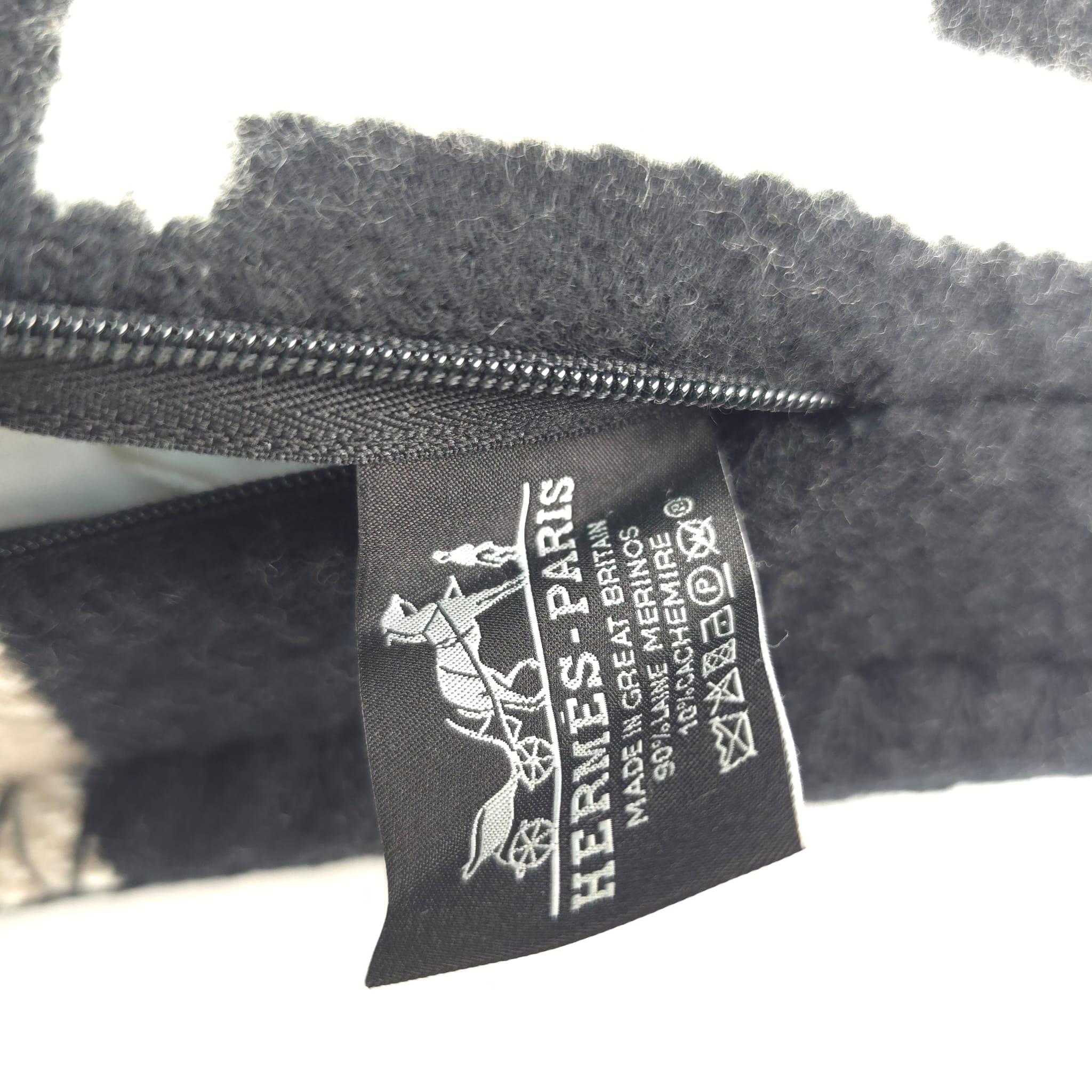 Hermès Black & Ecru Avalon III pillow, small model In New Condition For Sale In Nicosia, CY