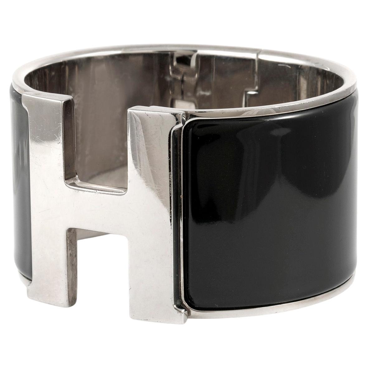 Bracelet manchette Clic Clac extra large en émail noir Hermès