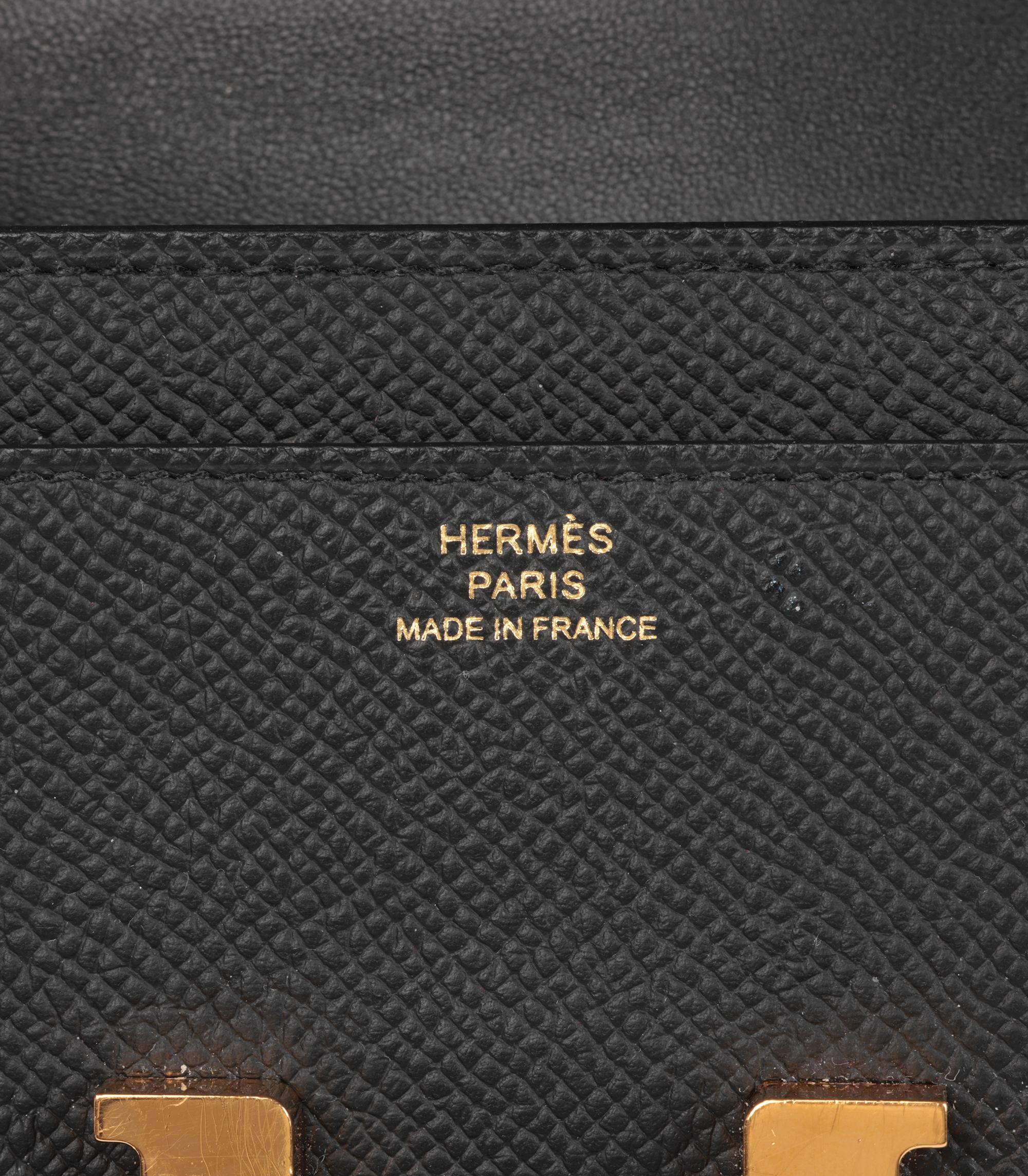 Cartera larga Hermès Constance To Go de piel Epsom negra en venta 4