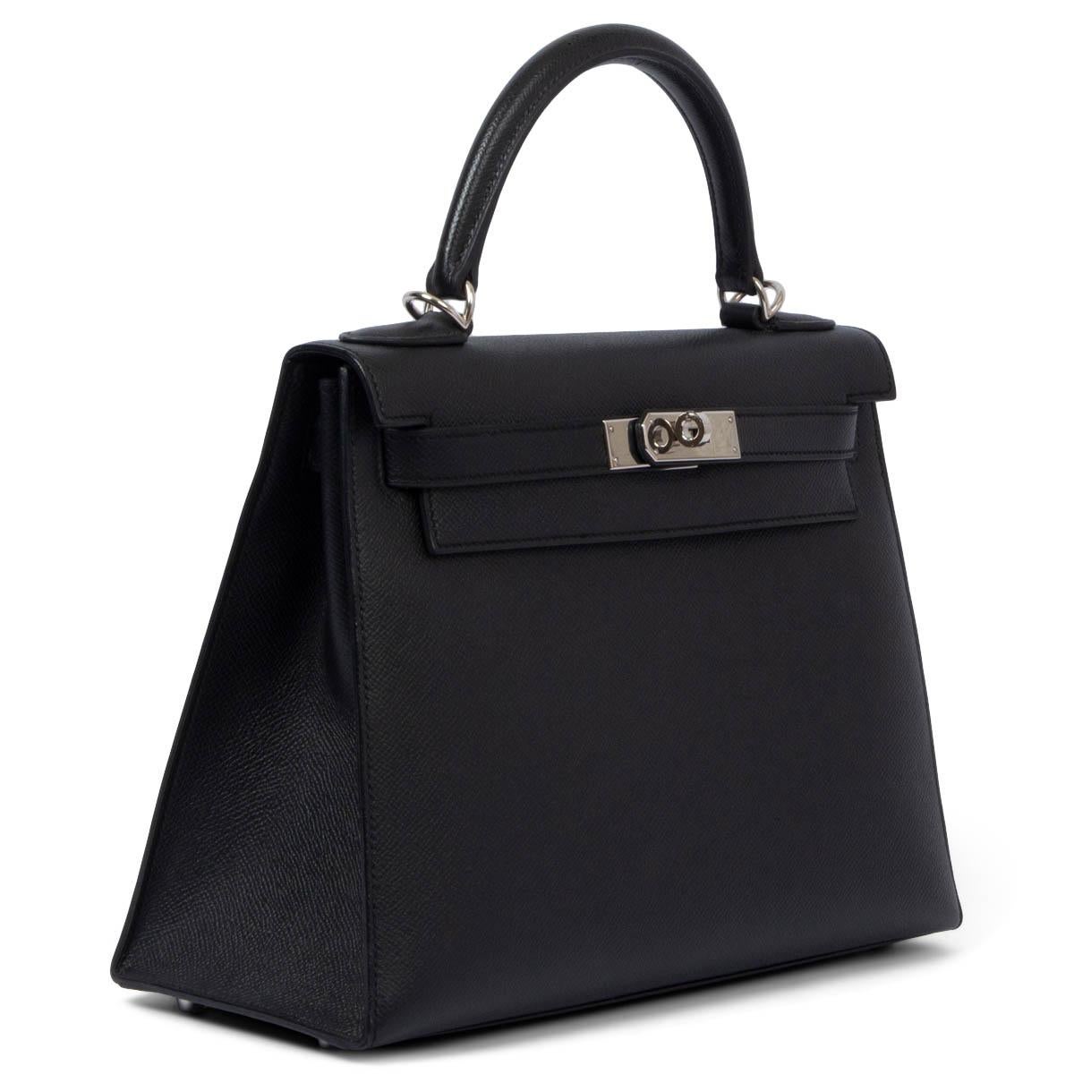 100% authentic Hermès Kelly 28 Sellier bag in black Veau Epsom featuring palladium hardware. Lined in Chevre (goat skin) with an open pocket against the front and a zipper pocket against the bag. Has been carried and has two tiny holes in the handle
