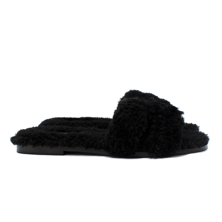Hermes Black Fluffy Shearling Oran Sandal - Discontinued/Rare - Us size 9.5  For Sale at 1stDibs | hermes oran sandals fluffy, hermes fluffy oran sandals,  hermes shearling oran