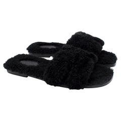 Schwarze flauschige Shearling Oran Sandale von Hermes - Nicht mehr erhältlich/Rarität - Us Größe 9,5