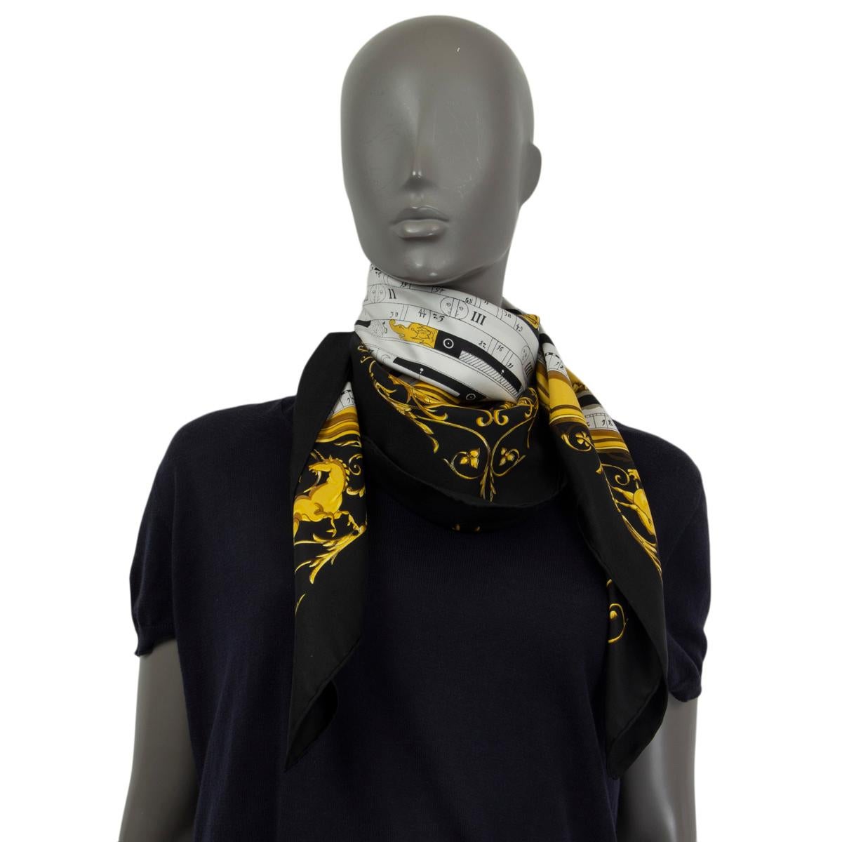 Hermes black gold ASTROLOGIE 90 Scarf silk Noir Blanc Or In Excellent Condition In Zürich, CH