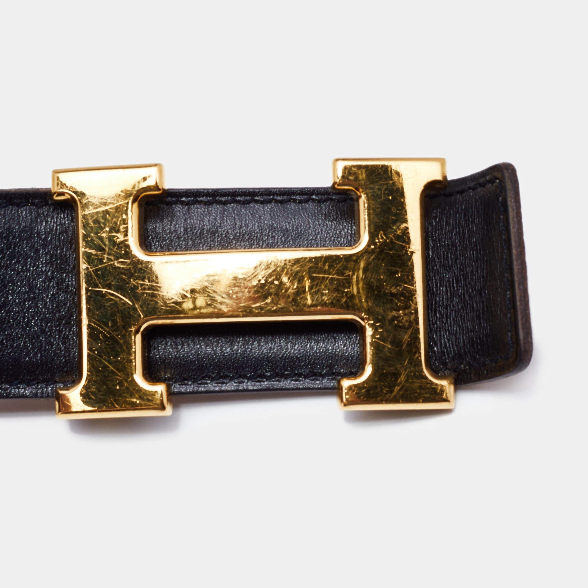 This Hermes reversible belt is a smart choice for elevating any ensemble. Designed in supple black leather, this belt can be reversed to reveal a brown side. It comes with a gold-tone 'H' buckle giving it a luxurious vibe.

