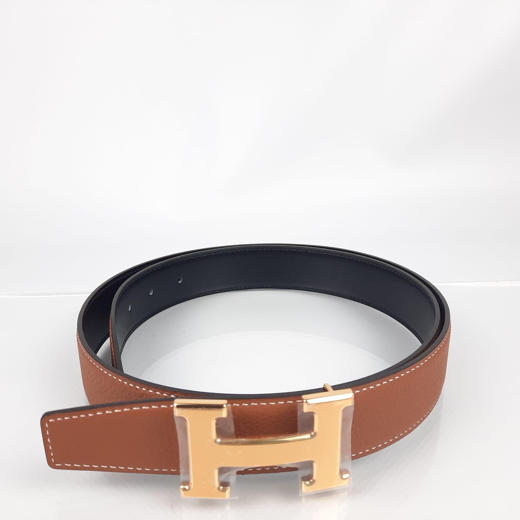 Size 95
Buckle in brushed gold-plated metal.
& Reversible leather strap in Box 135 and Togo calfskin. 