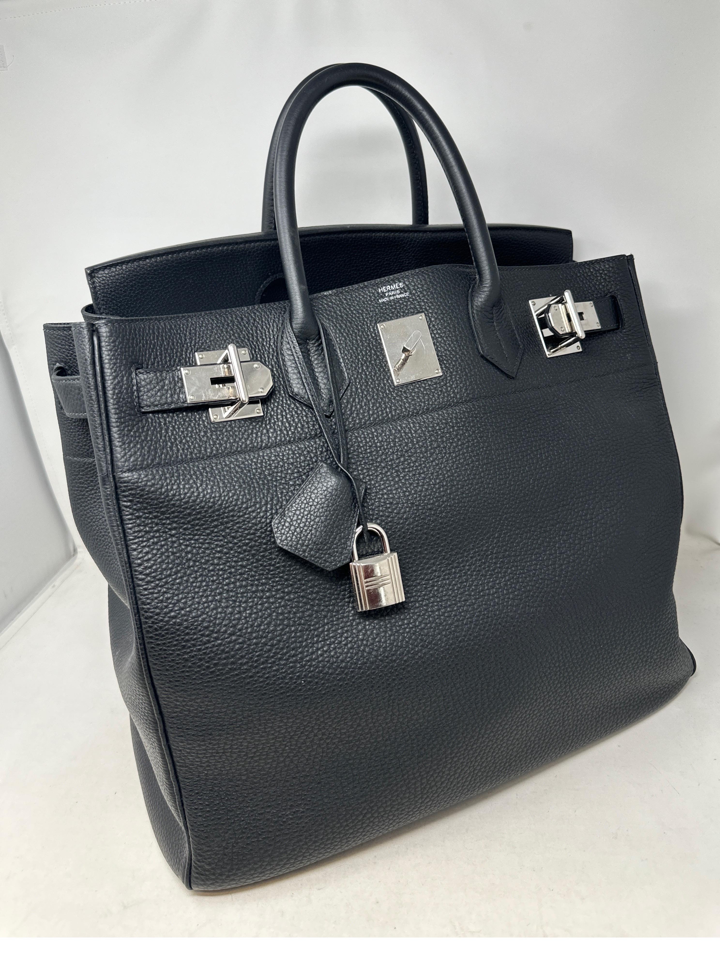 Hermes Black HAC 40 Bag  In Excellent Condition For Sale In Athens, GA