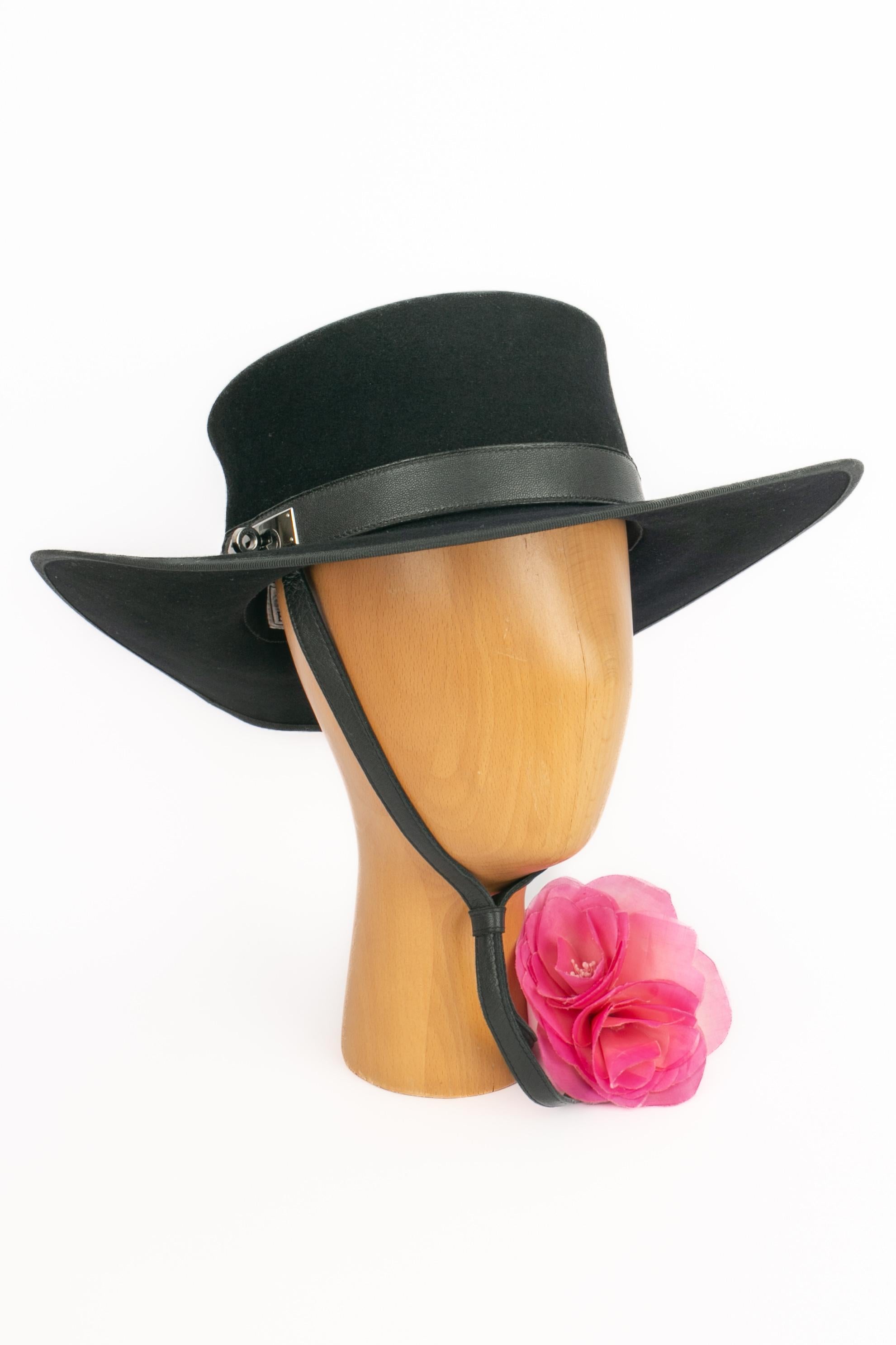 HERMÈS - (Made in France) Black hat with lamb leather details. Size 58.

Condition:
Very good condition

Dimensions:
Size 58

SKU:CHP1