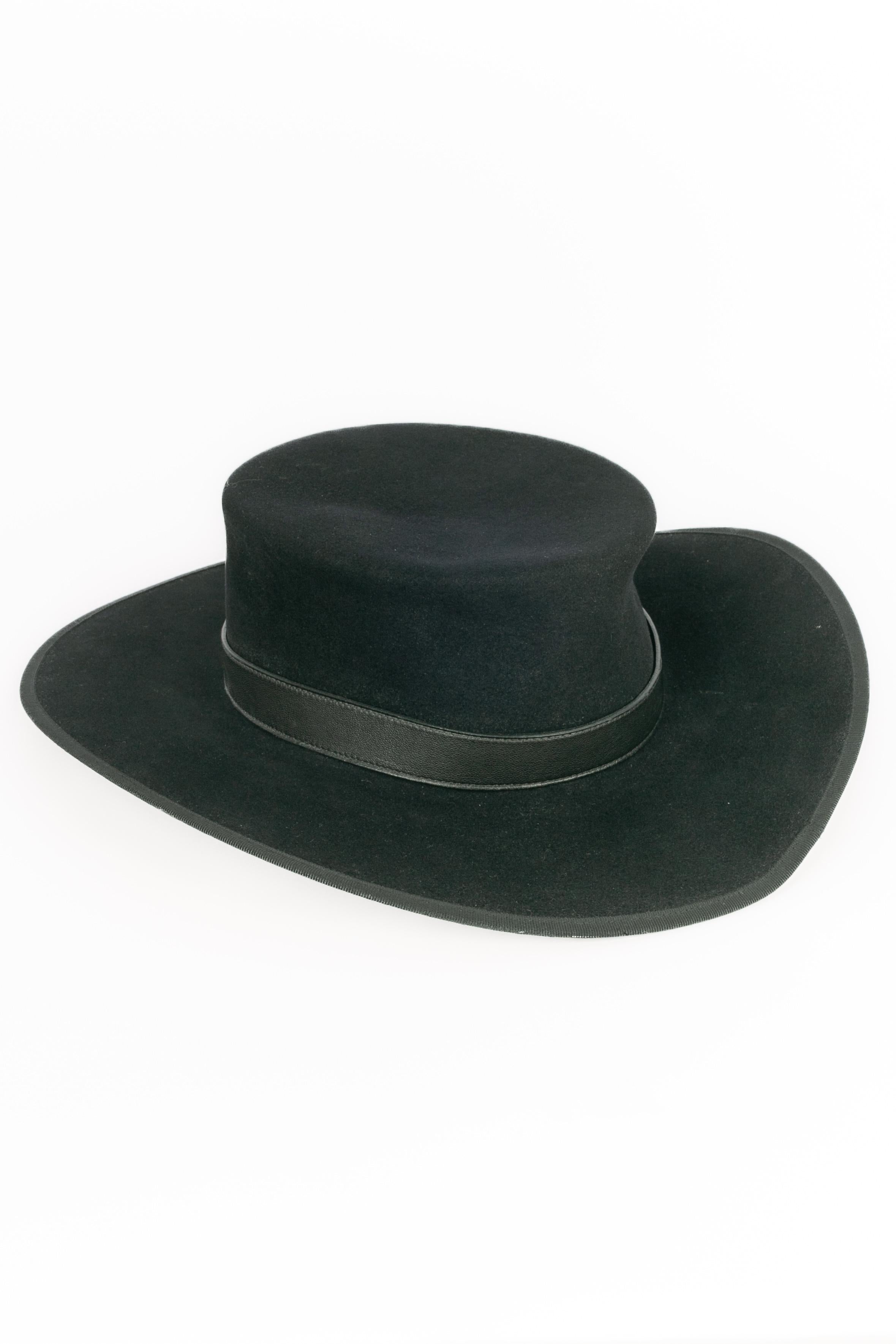 Women's or Men's Hermès black hat For Sale