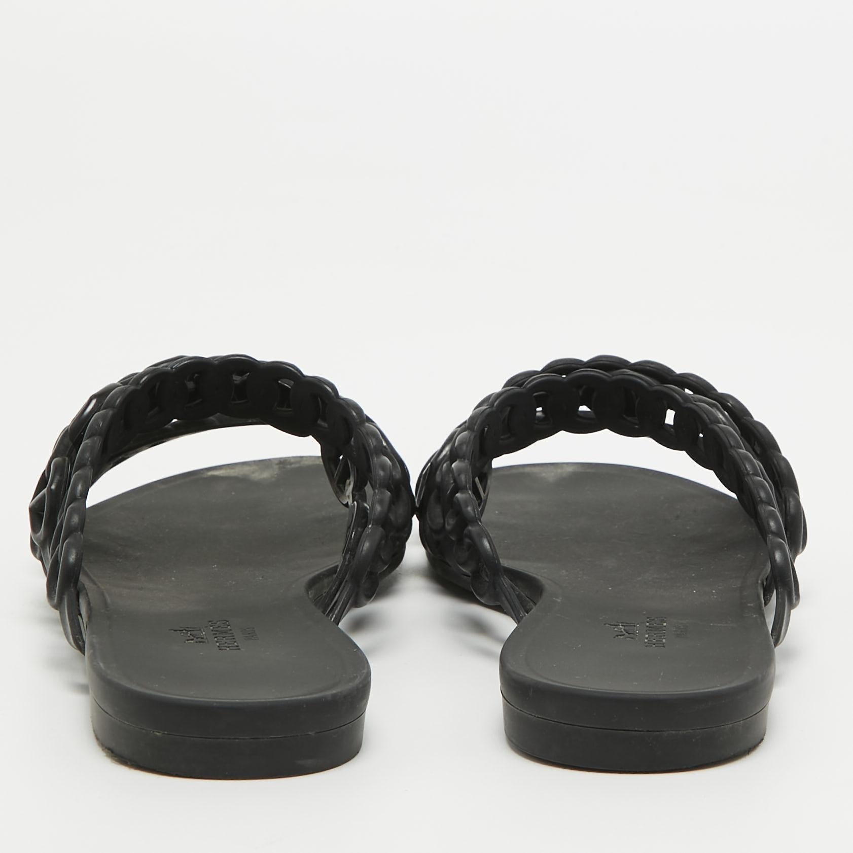 Hermes Black Jelly And Rubber D'ancre Chaine Flat Sandals Size 36 In Good Condition In Dubai, Al Qouz 2