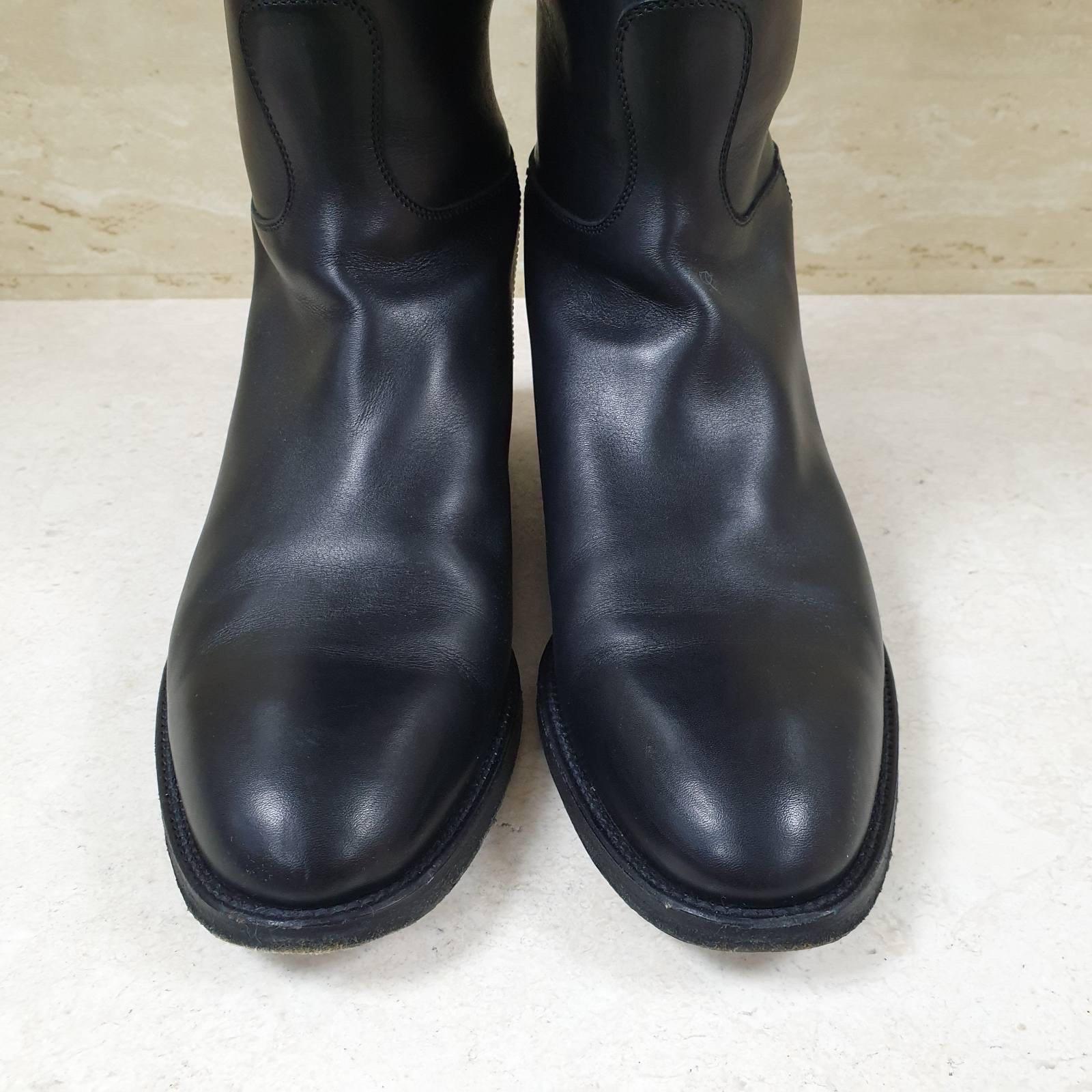 These stunning boots are exactly what your wardrobe has been looking for. With Hermes' rich horse history, it's no wonder these boots epitomize the riding style. T These stunning tall boots are made from box calfskin with a strap on the top of the