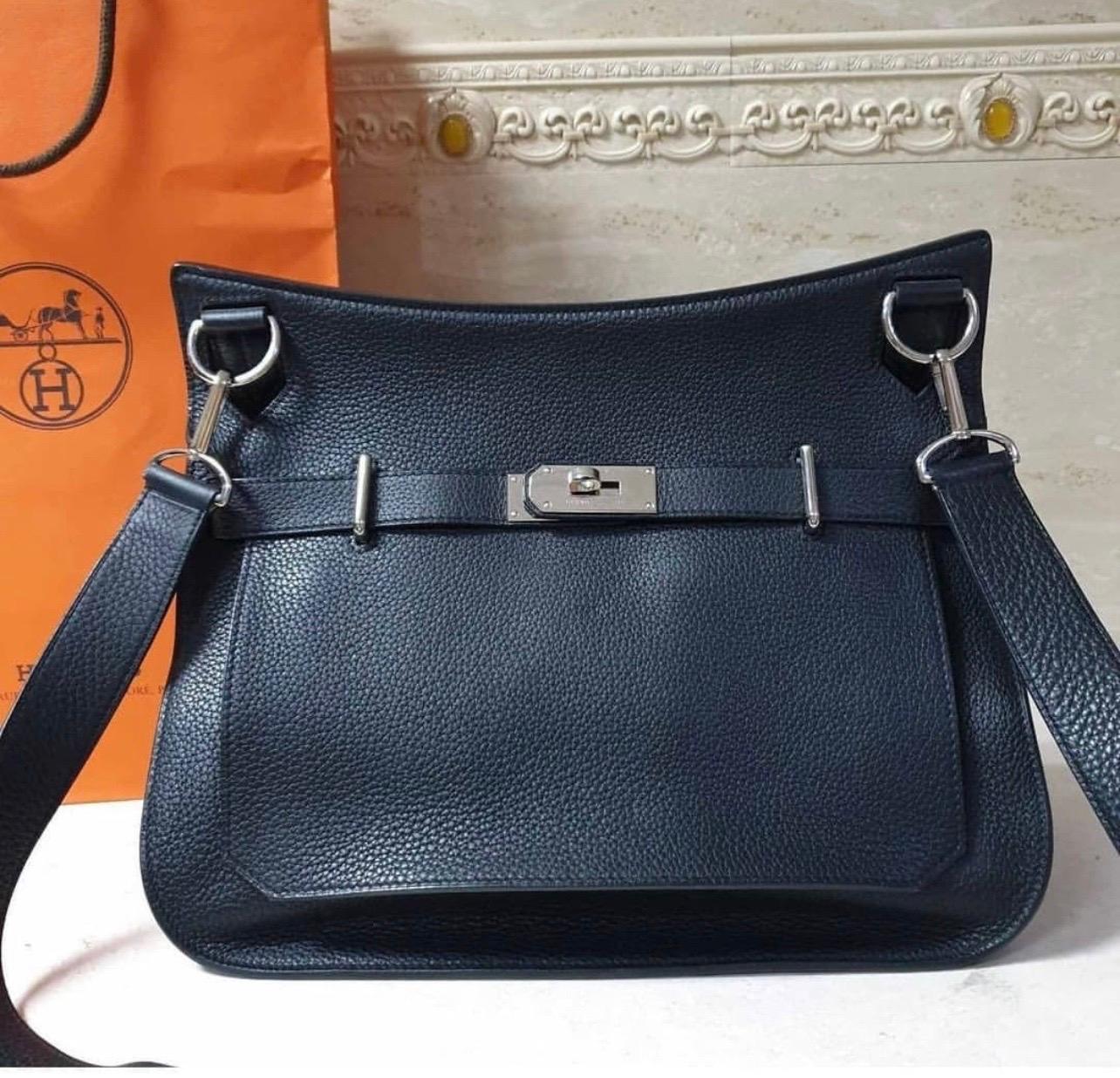 Model: Jypsière
Color: Black

Hardware: Palladium plated

34 x 26 x 15 cm

Condition is very good. 

For buyers from EU we can provide shipping from Poland. Please demand if you need.