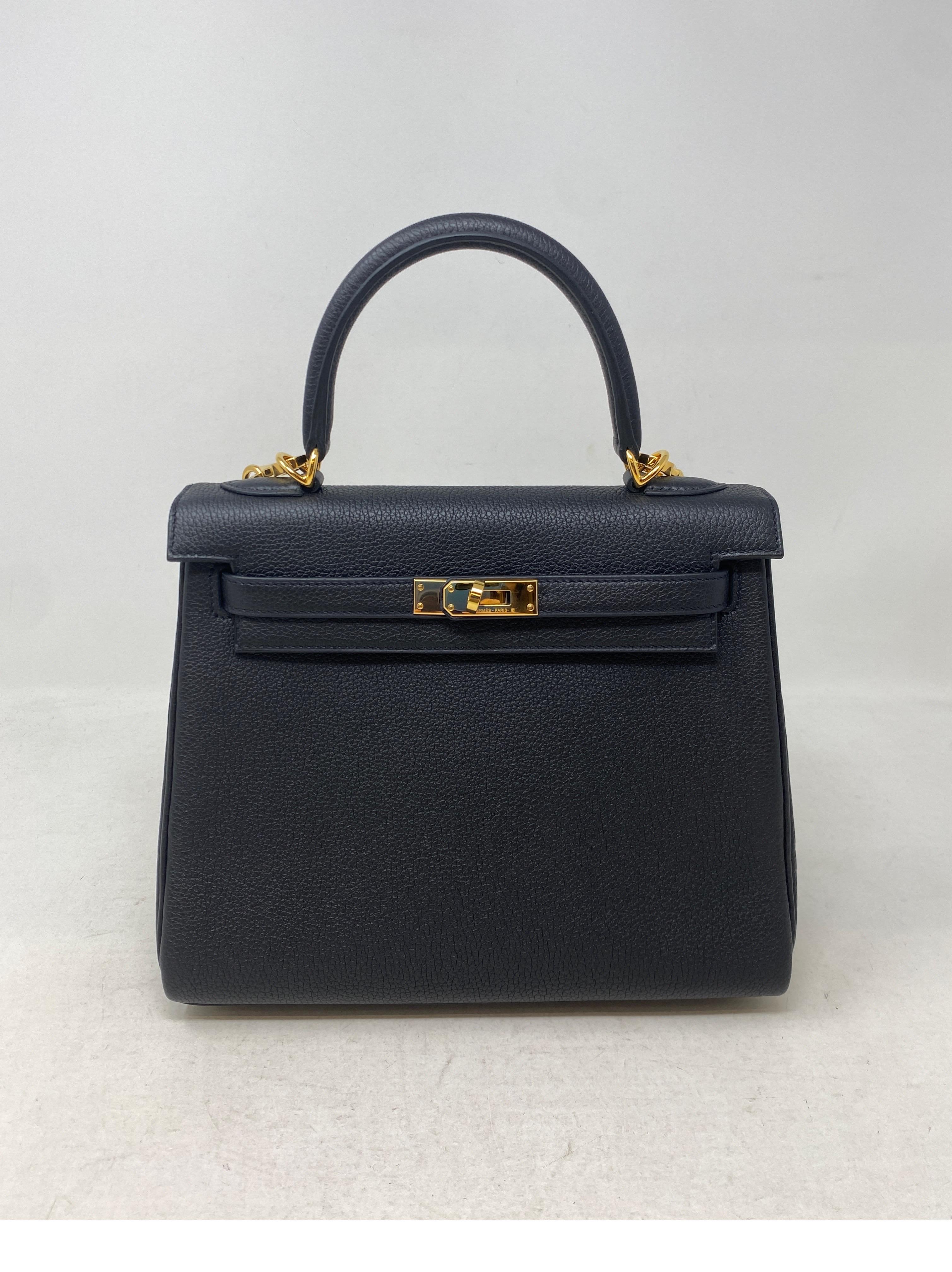 Hermes Black Kelly 25 Bag In New Condition In Athens, GA