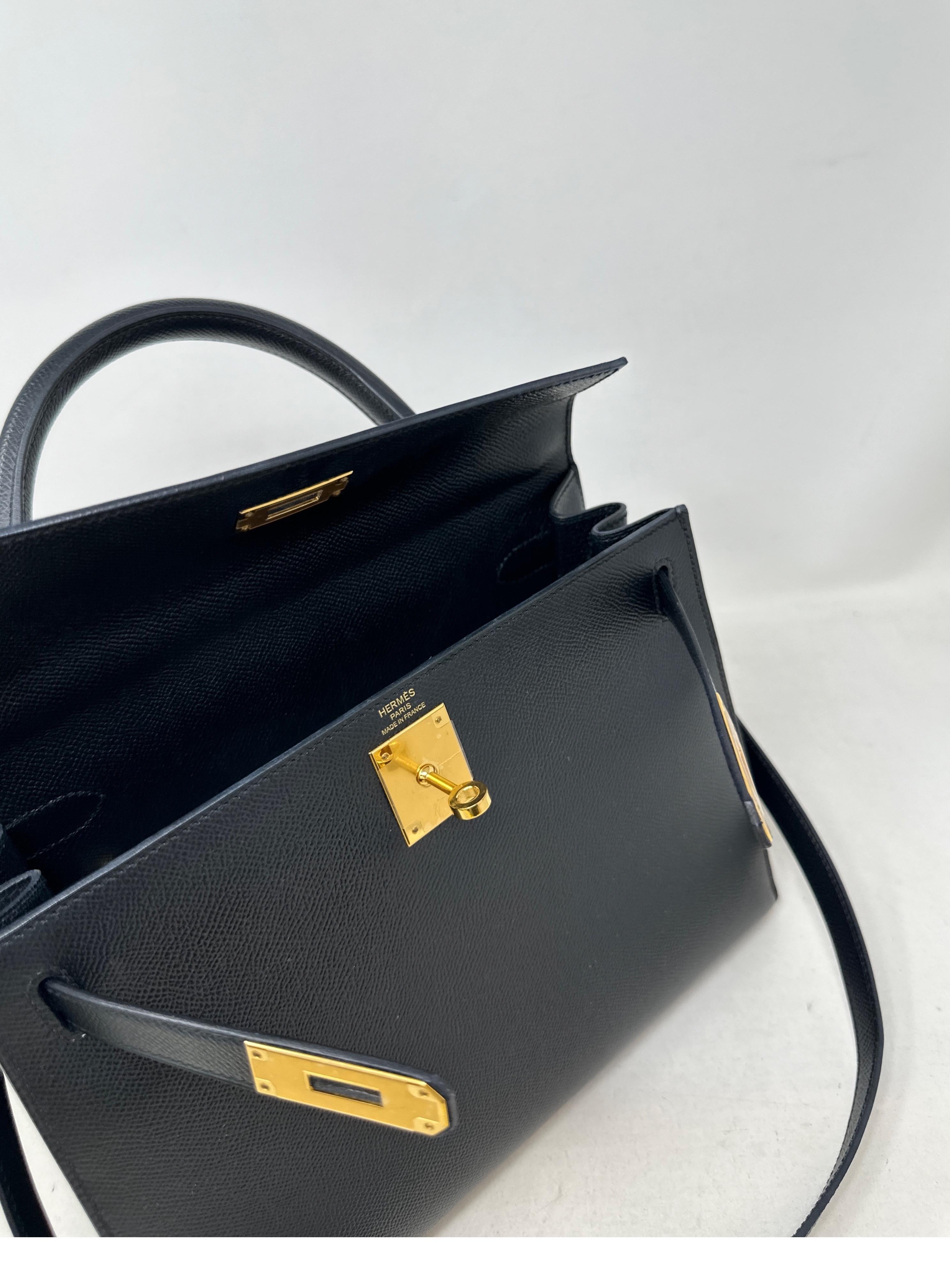 Schwarze Kelly 28 Tasche von Hermès  im Angebot 11