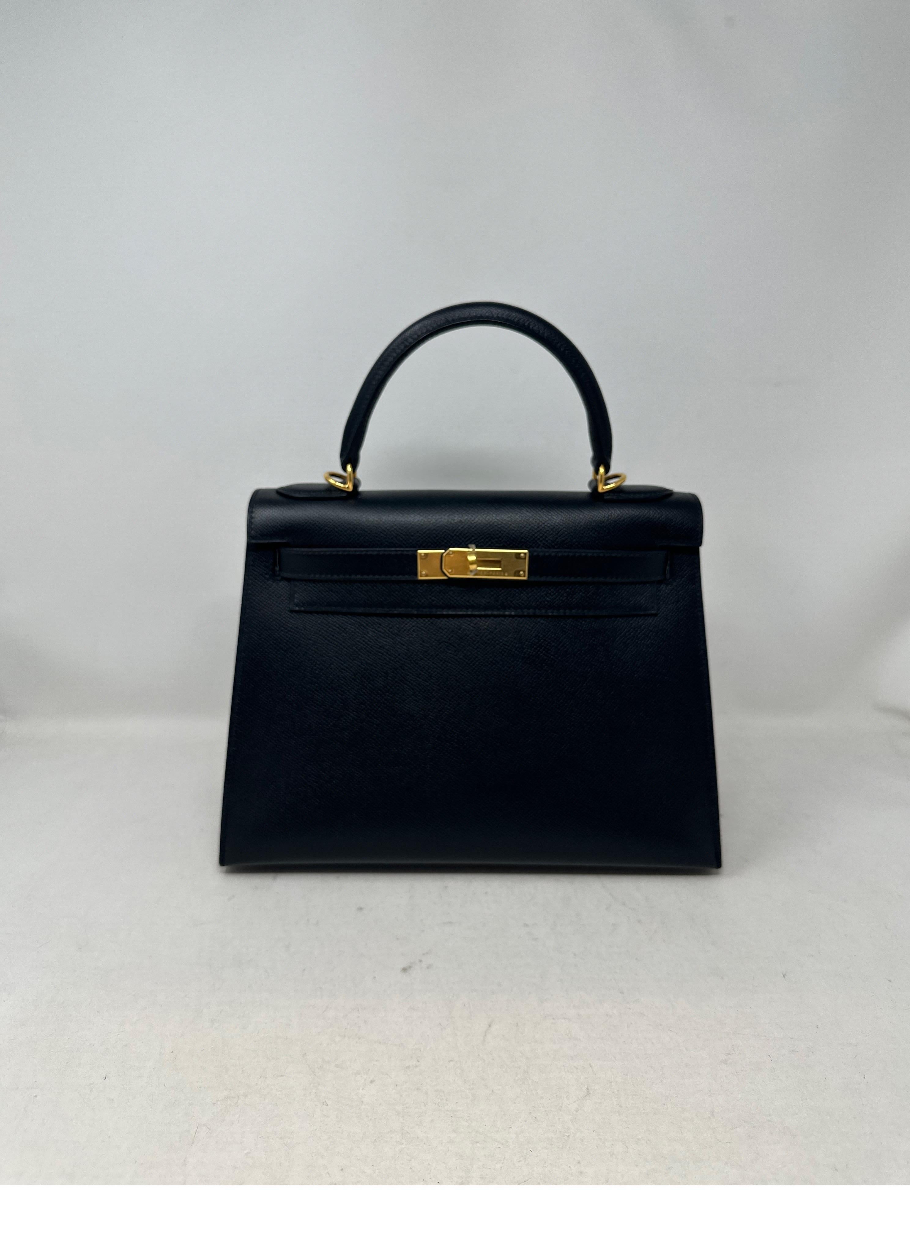 Hermes Black Kelly 28 Bag In Excellent Condition For Sale In Athens, GA