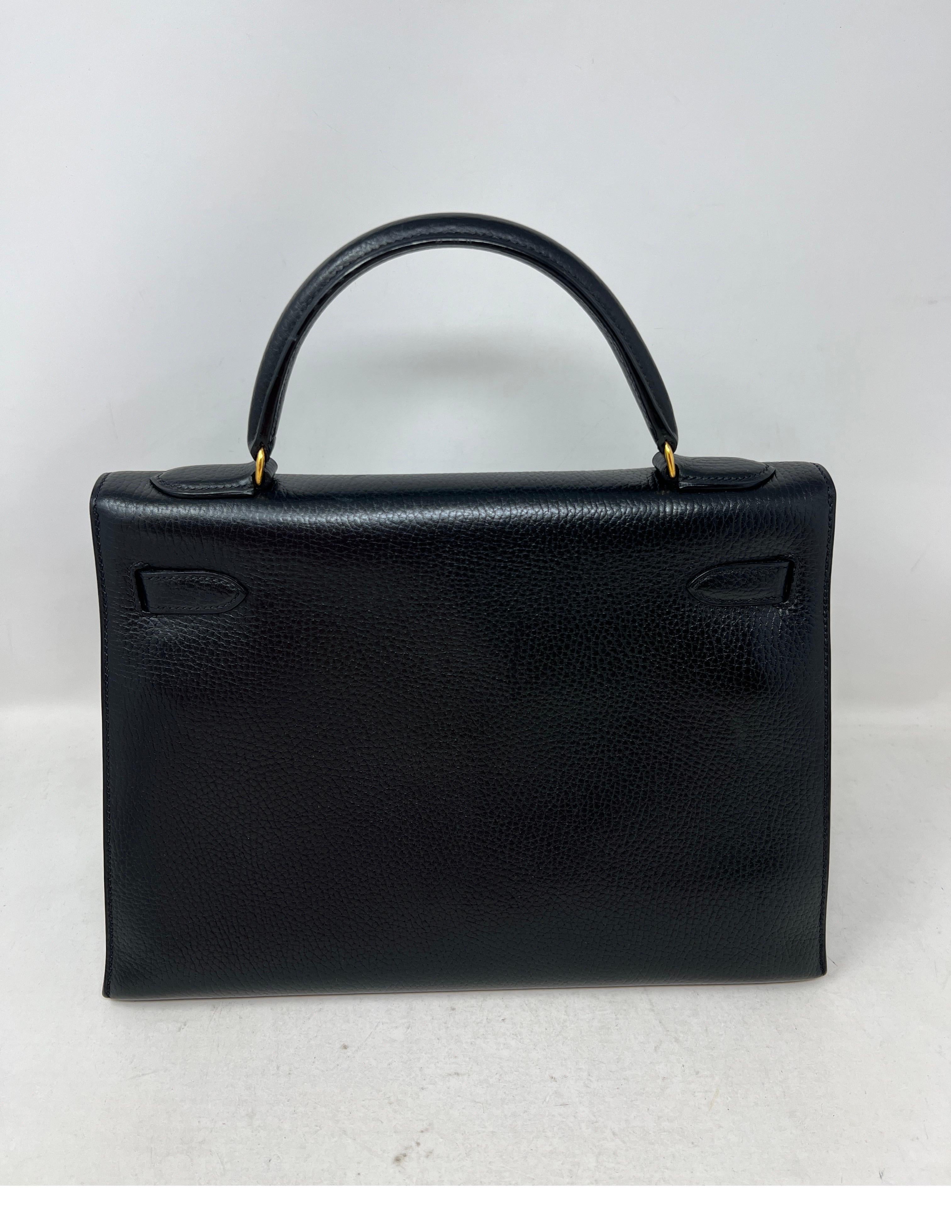 Hermes Black Kelly 32 Bag In Excellent Condition In Athens, GA