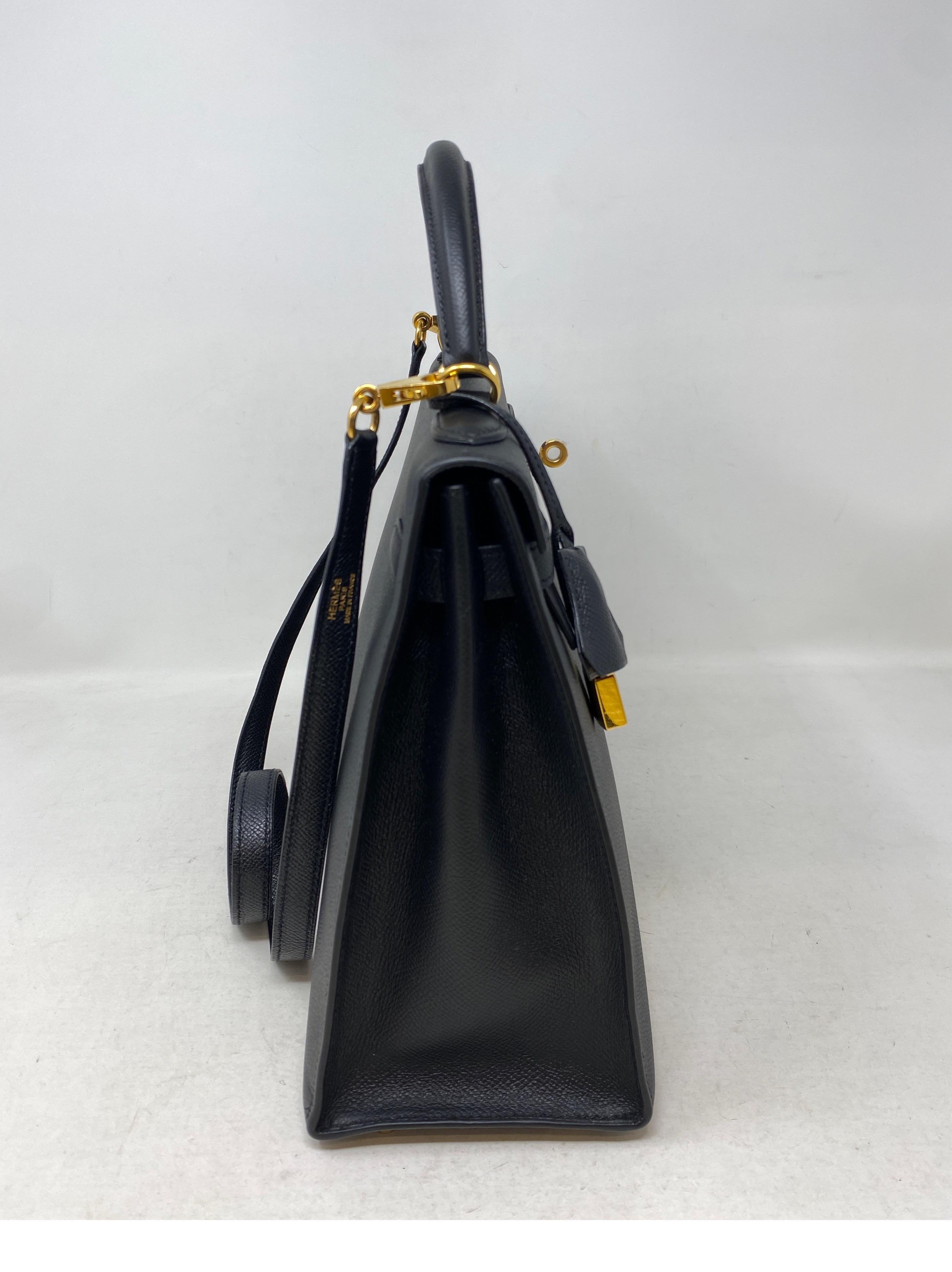 Hermes Black Kelly 32 Bag  In Excellent Condition In Athens, GA