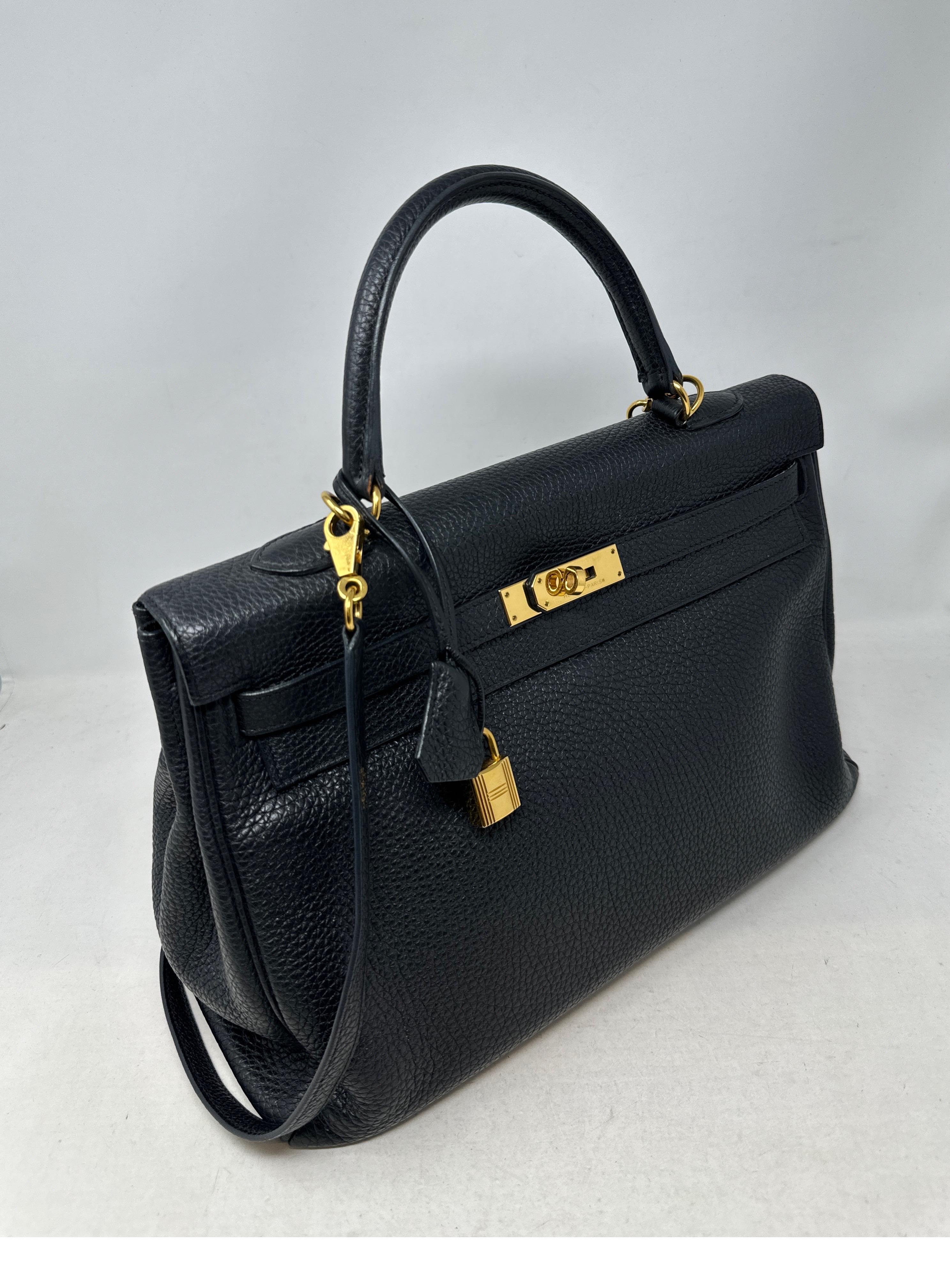 Hermes Black Kelly 35 Bag  In Good Condition For Sale In Athens, GA