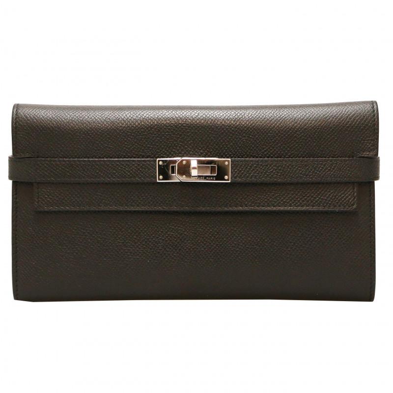 Classic Kelly Wallet ! always sold out on Hermès website, delivered in its original Hermès box

Condition: very good
Made in France
Collection : Kelly wallet
Gender : unisex
Material : epsom calf leather
Interior : epsom leather and smooth black