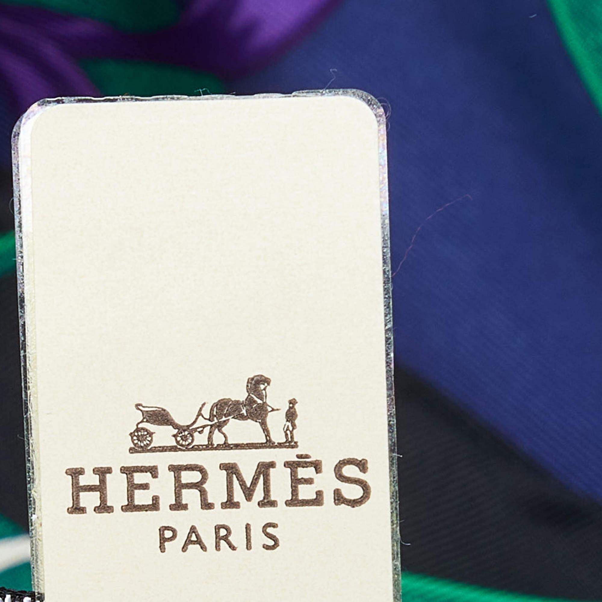 An essential Hermès accessory, the label's scarves are as iconic as any other creation from the brand and are collector's favorites. This rendition is carefully cut from luxurious silk and designed with an intricate print. There are endless ways to