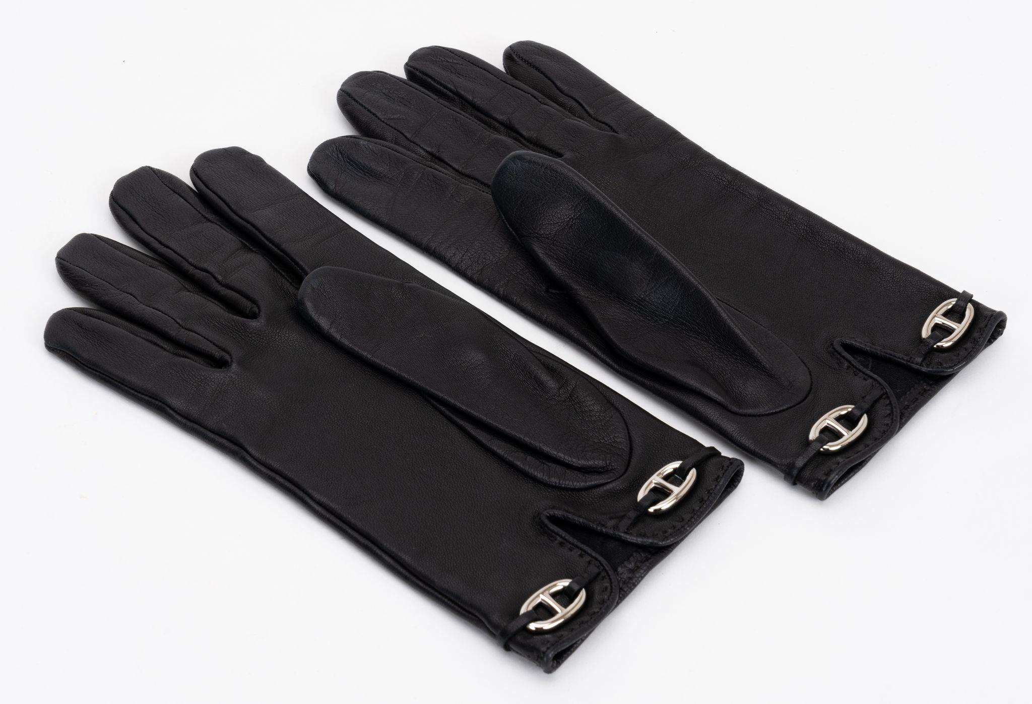 Hermes black lambskin leather gloves with palladium chain d'ancre decoration. Size 7.5, black silk interior. Excellent condition.