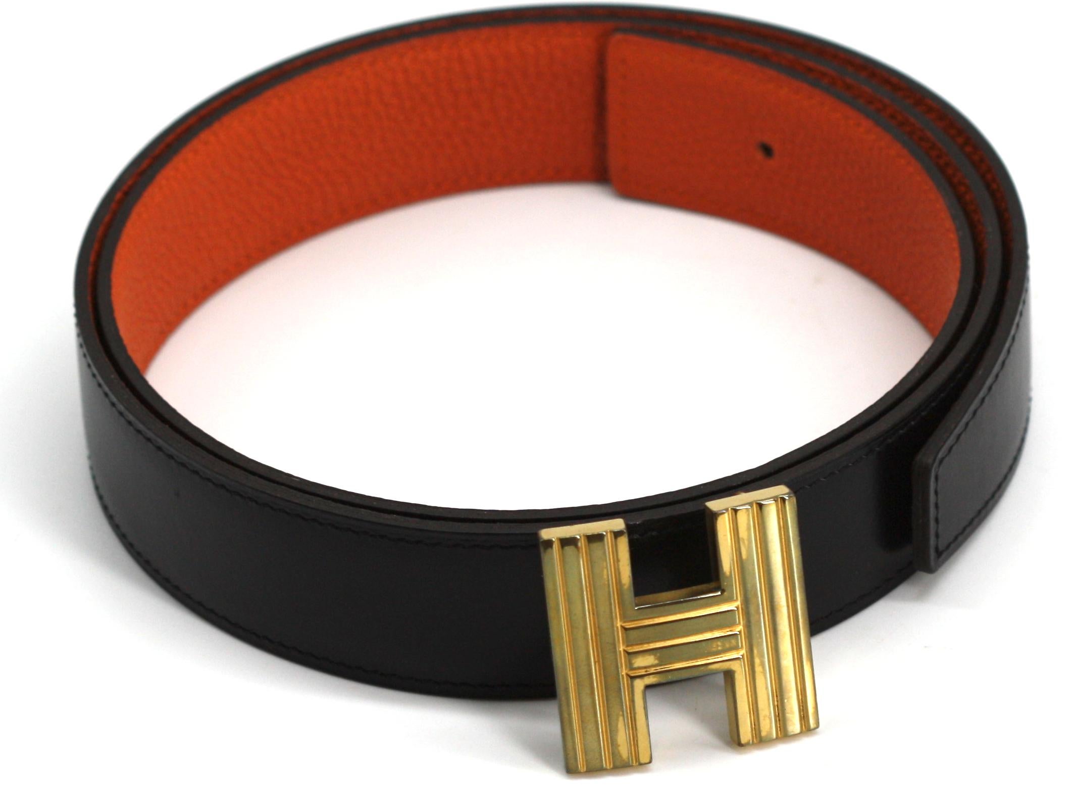 Women's or Men's Hermès Black Leather and Gold Toned Bronze Reeded H Buckle For Sale