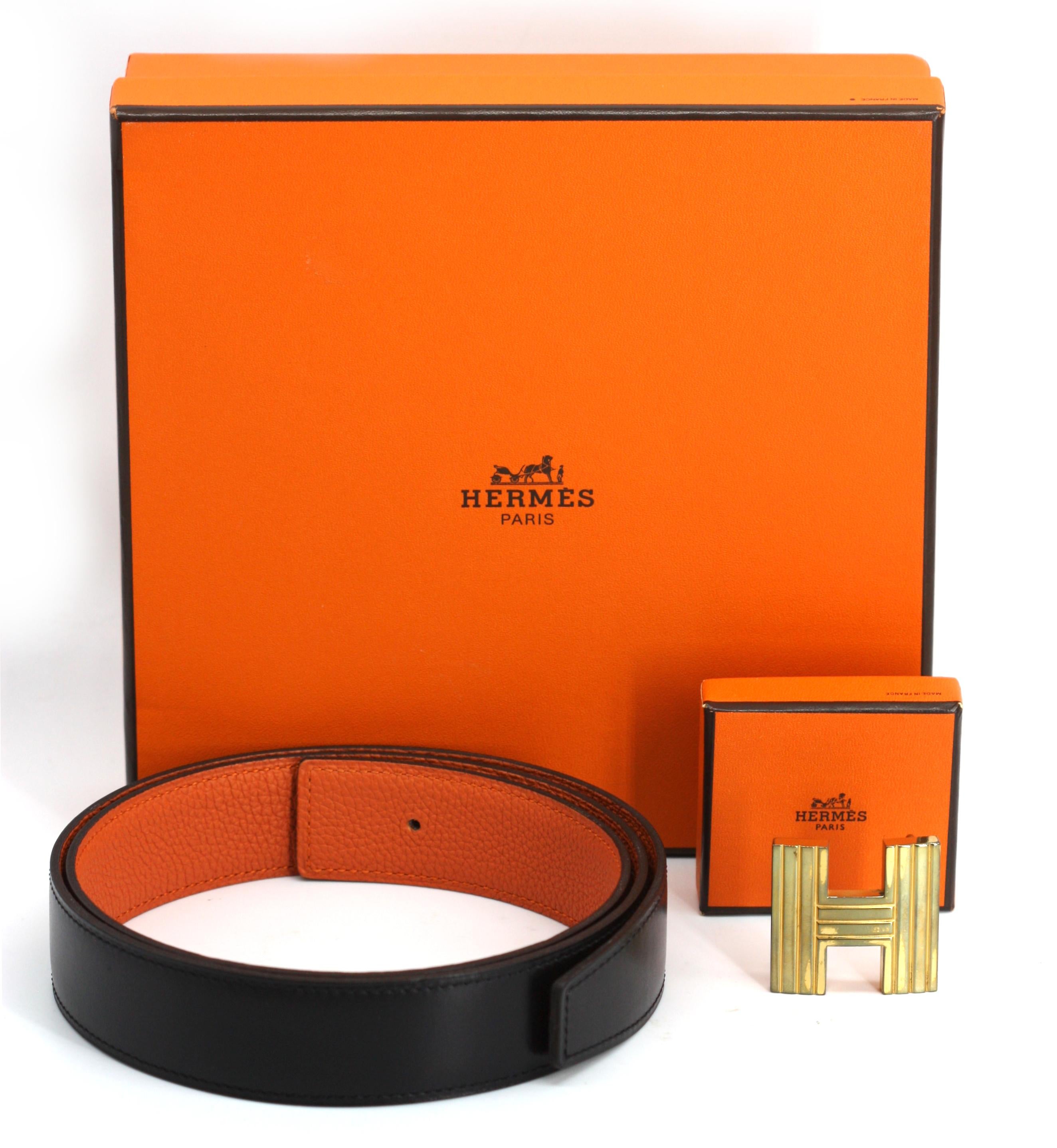 Women's or Men's Hermès Black Leather and Gold Toned Bronze Reeded H Buckle