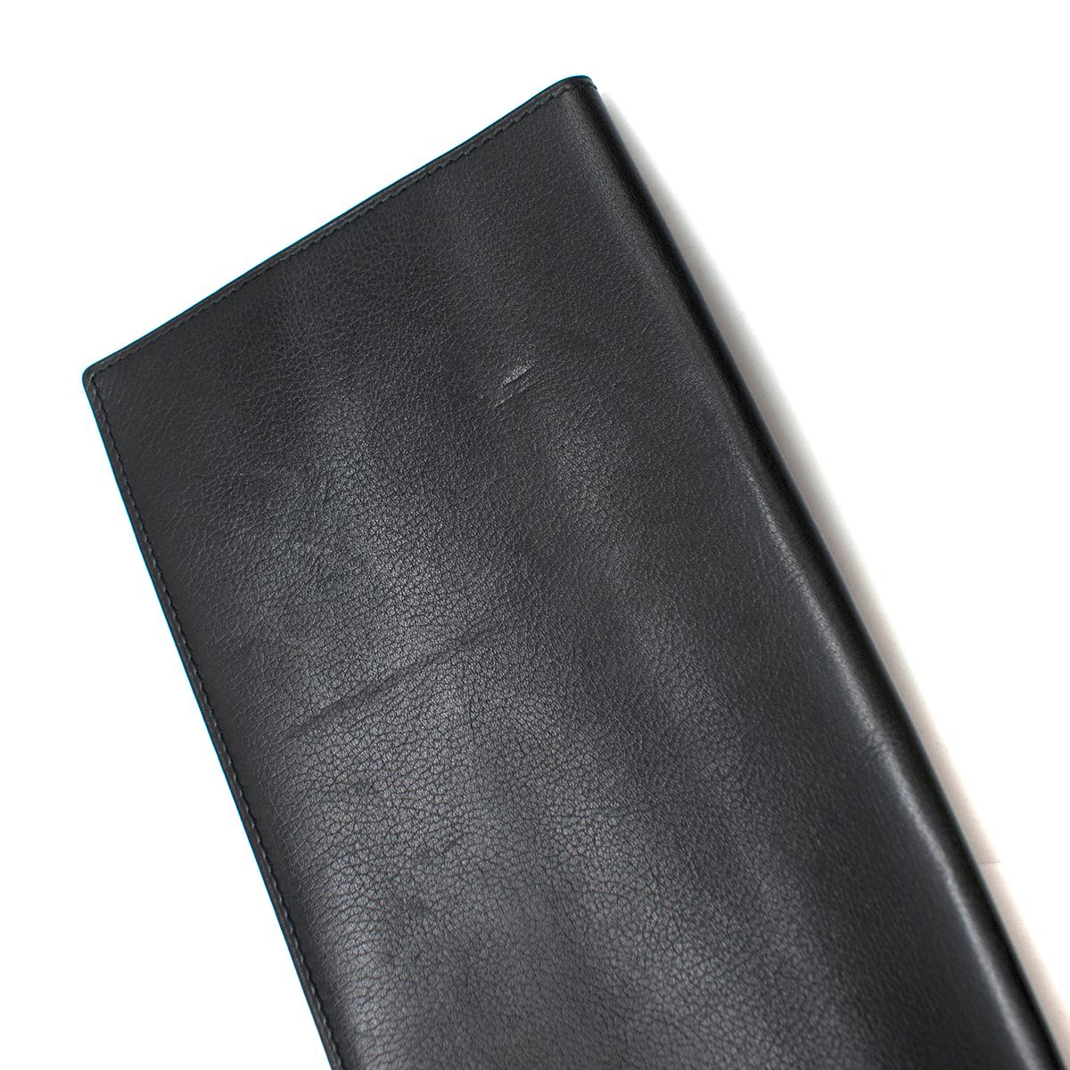 Hermes black leather bi-fold travel wallet In Good Condition In London, GB