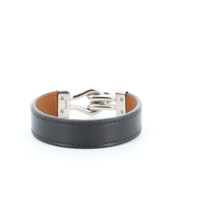 Hermes 2005 black leather bracelet

Silver tone metal hardware and black leather chain
Very good condition, shows light signs of use and wear
Packaging:Opulence vintage

Additional information:
Designer: Hermes
Dimensions: Diameter 6 cm / 2 