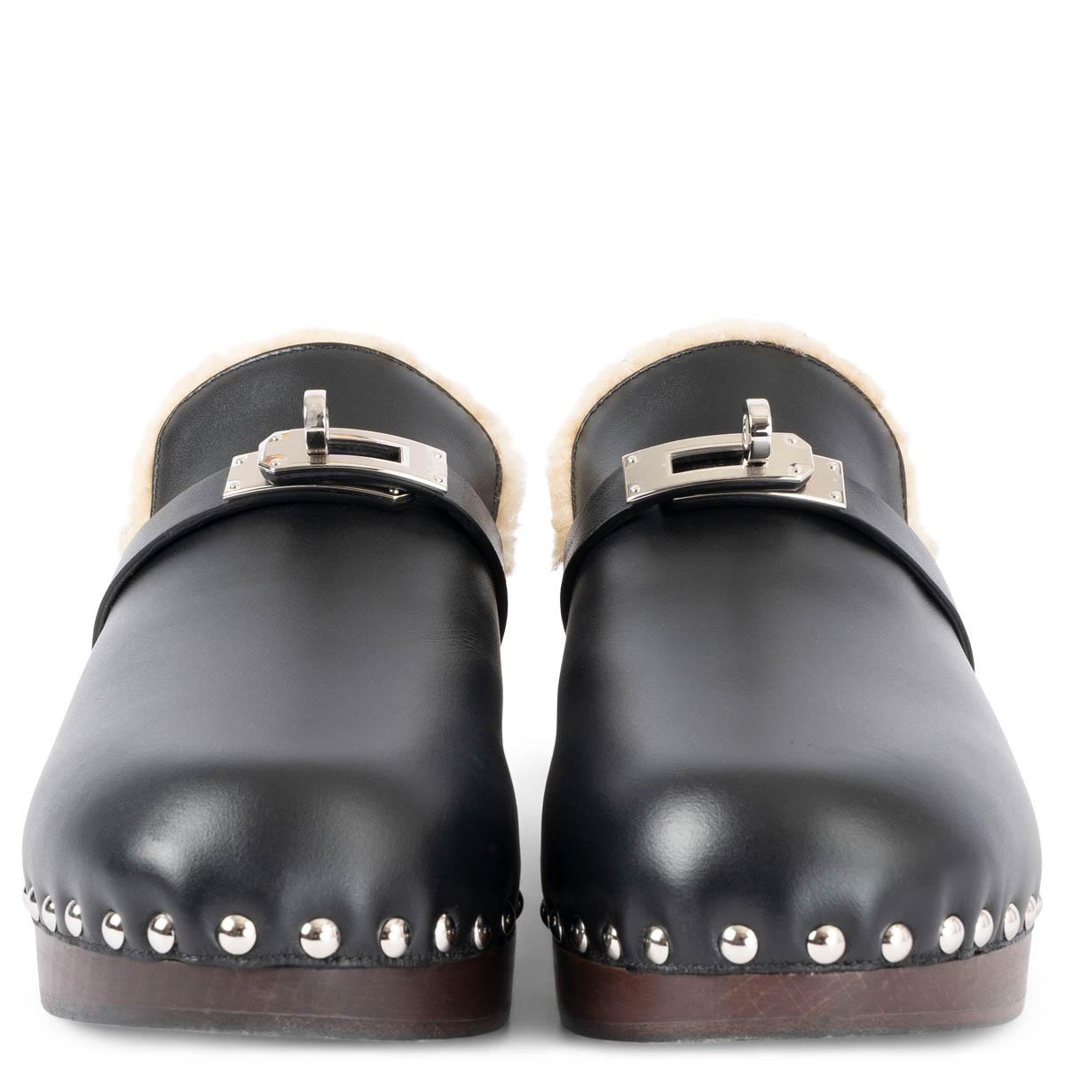 100% authentic Hermès Carlotta clog mules in black calfskin and shearling with beechwood sole and iconic palladium-plated Kelly buckle. A modern take on a boho chic style. Have been worn once inside and are in virtually new condition. Come with dust