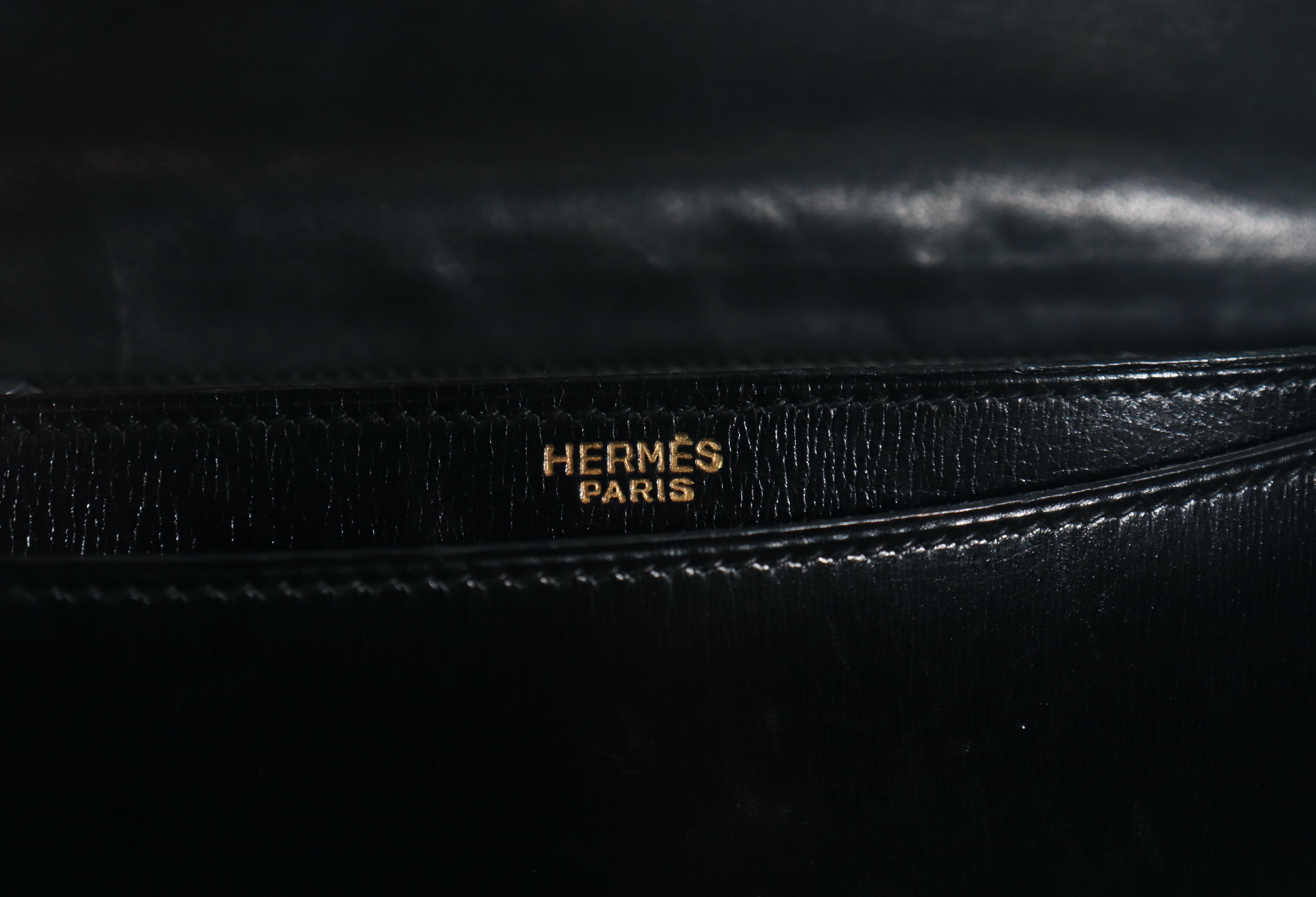 HERMÈS Black Leather Crossbody Bag with Silver Buckle and Adjustable Strap For Sale 7