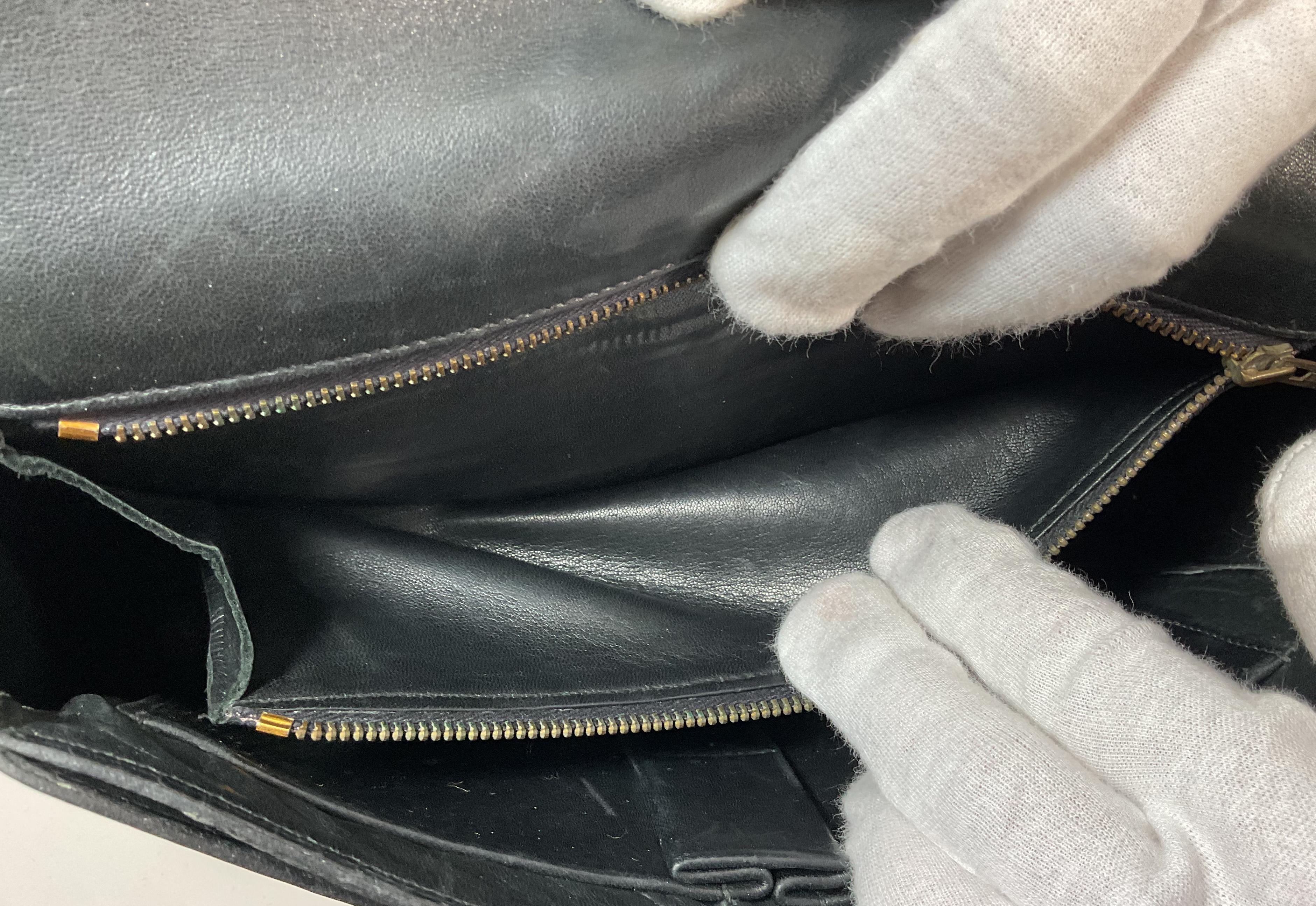 HERMÈS Black Leather Crossbody Bag with Silver Buckle and Adjustable Strap For Sale 4