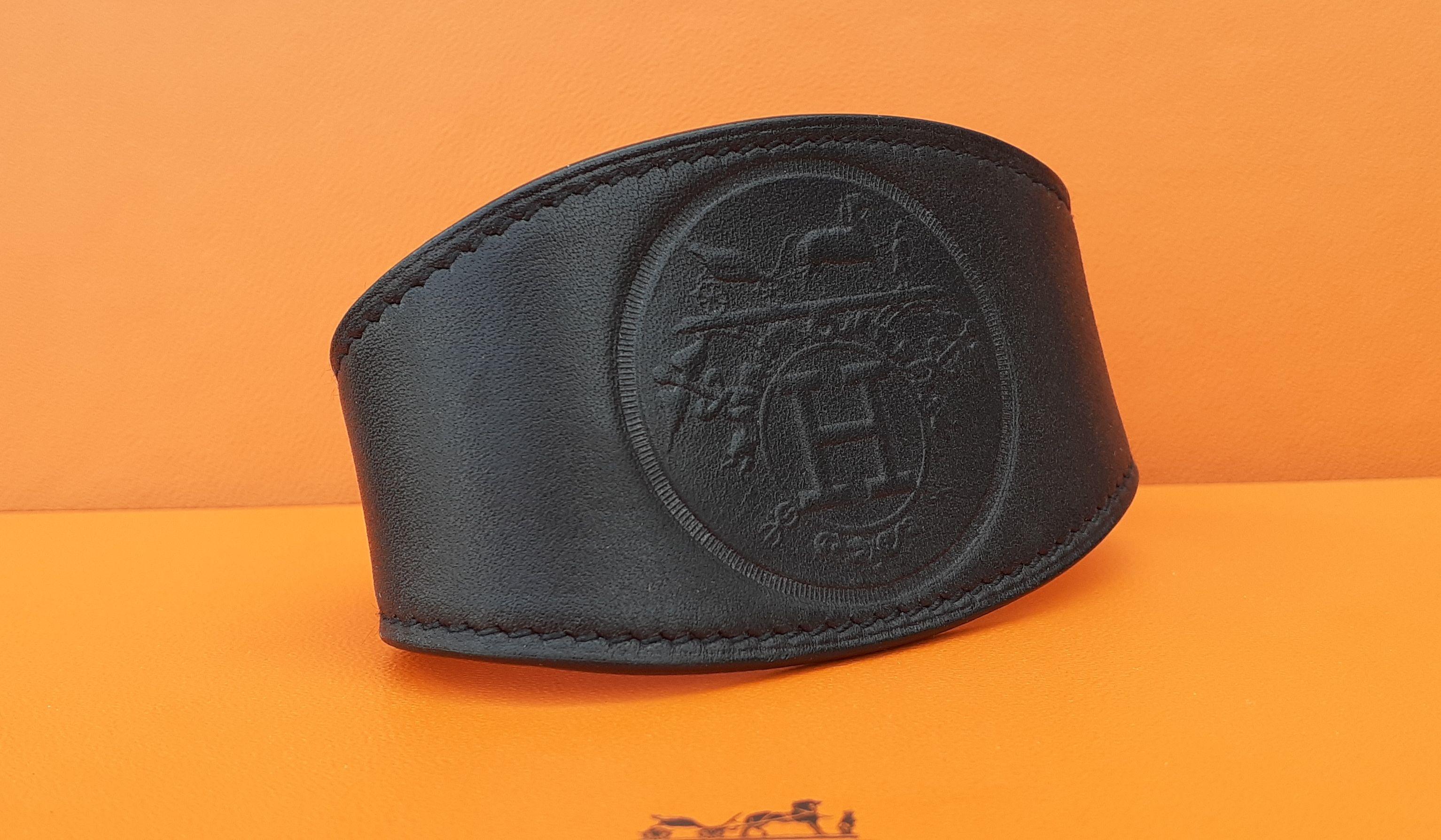 Hermès Black Leather Cuff Bracelet Ex Libris Carriage  For Sale 1