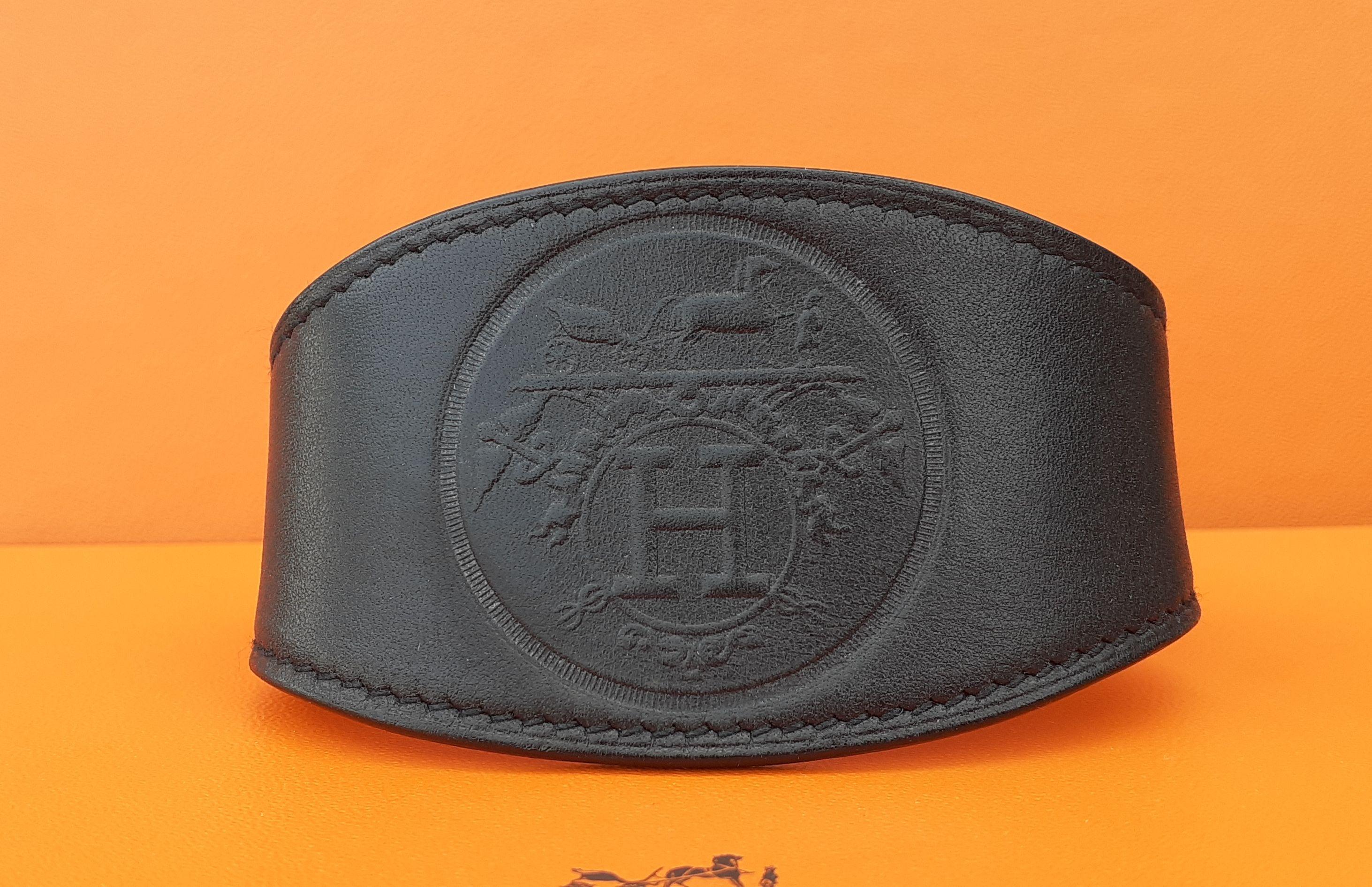 Bracelet manchette en cuir noir Hermès Ex Libris Carriage  en vente 3