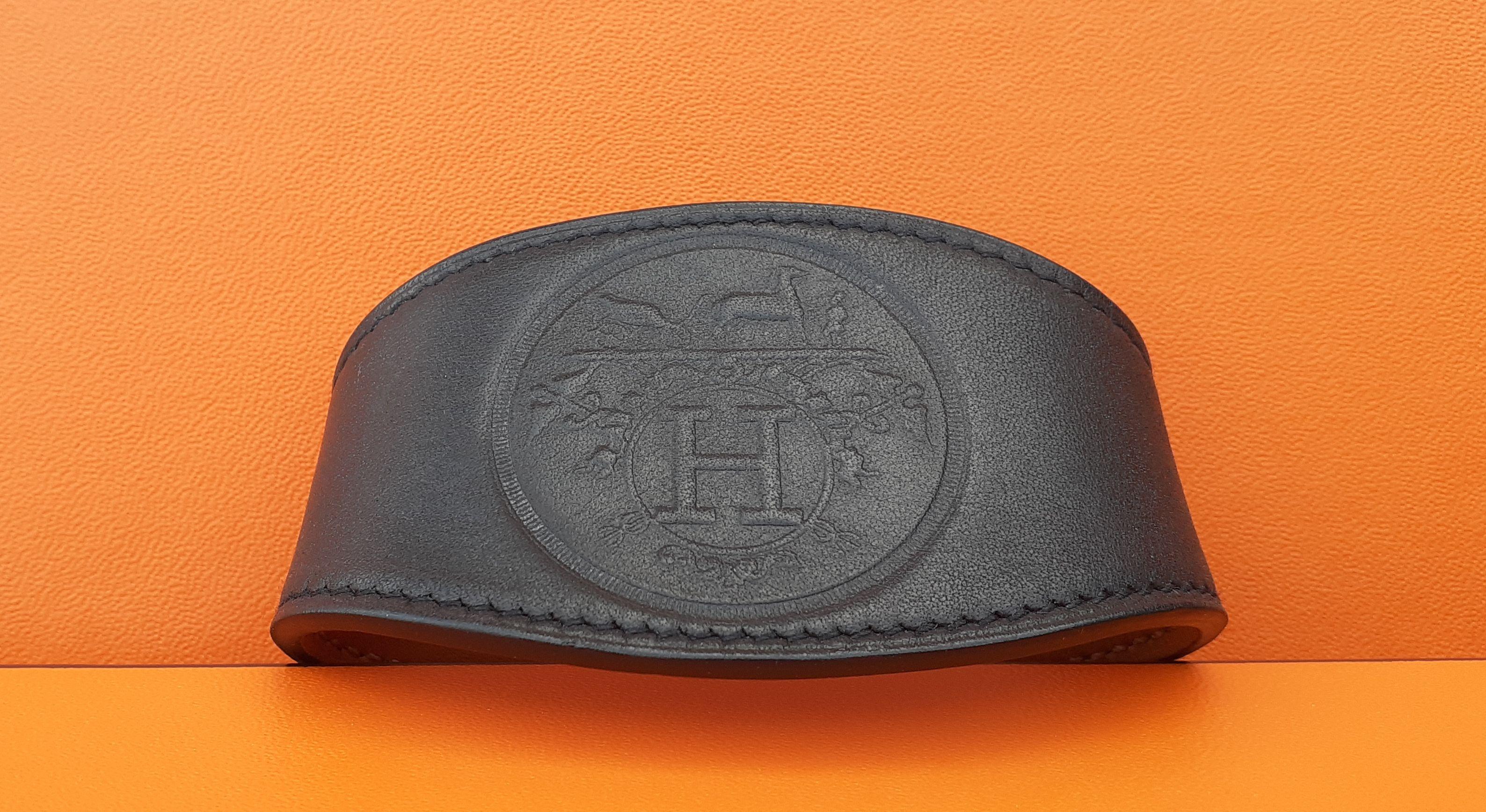 Hermès Black Leather Cuff Bracelet Ex Libris Carriage  For Sale 3