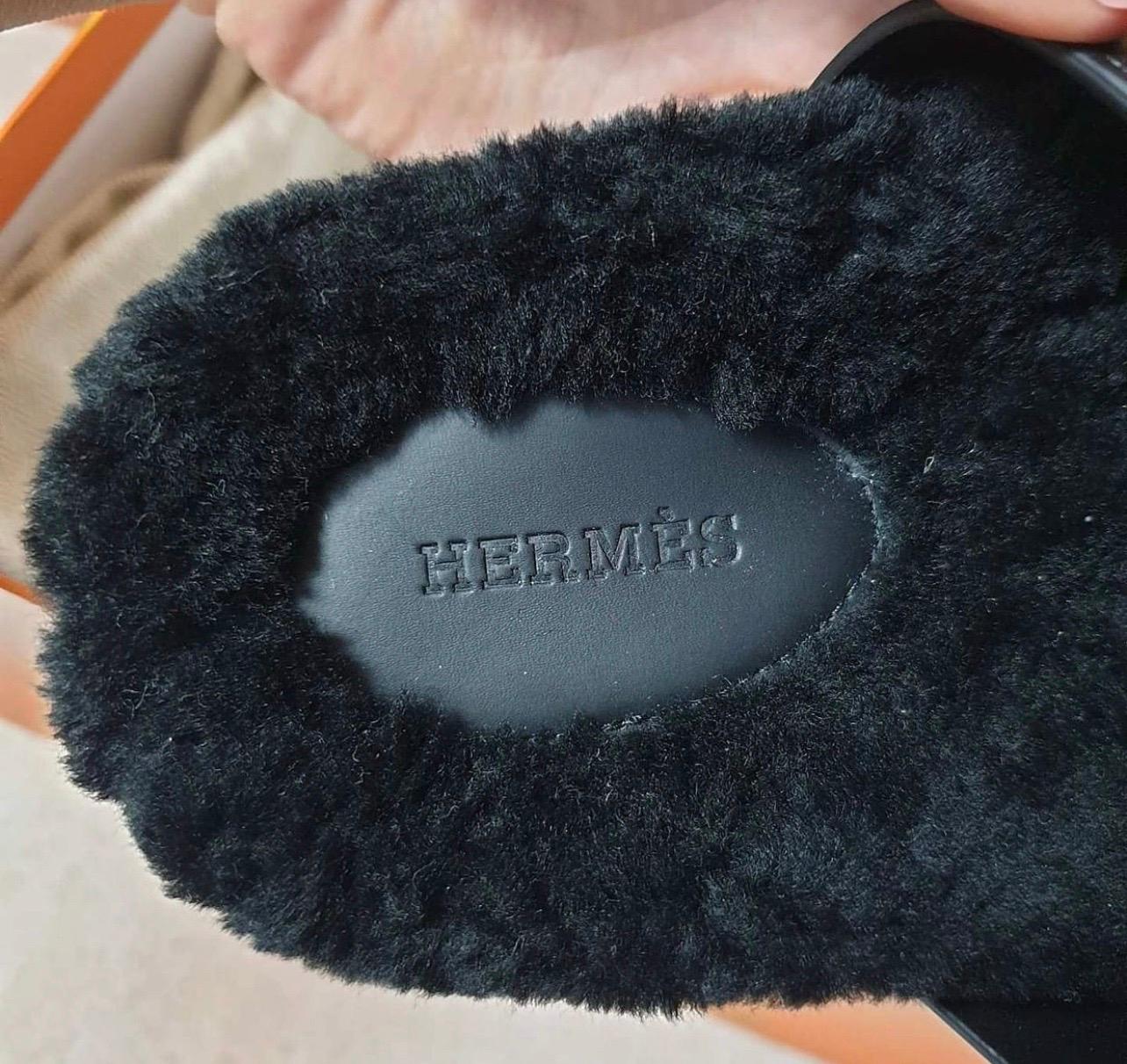 Hermes Black Leather Fur Chypre Sandal In New Condition In Krakow, PL