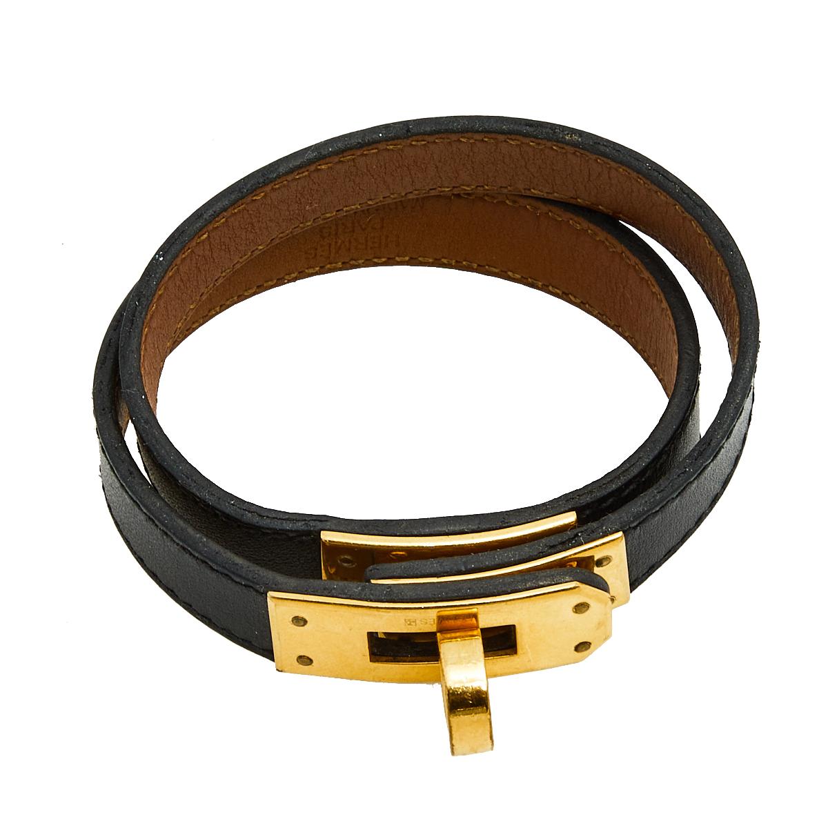 This Hermés Kelly Double Tour wrap bracelet is a chic accessory that can be paired with everything, from casuals to evening outfits. Made from leather, it is beautified with a Kelly twist closure in gold-plated metal. The bracelet has a long strap