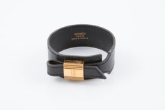 Bracciale "H" in pelle nera di Hermes