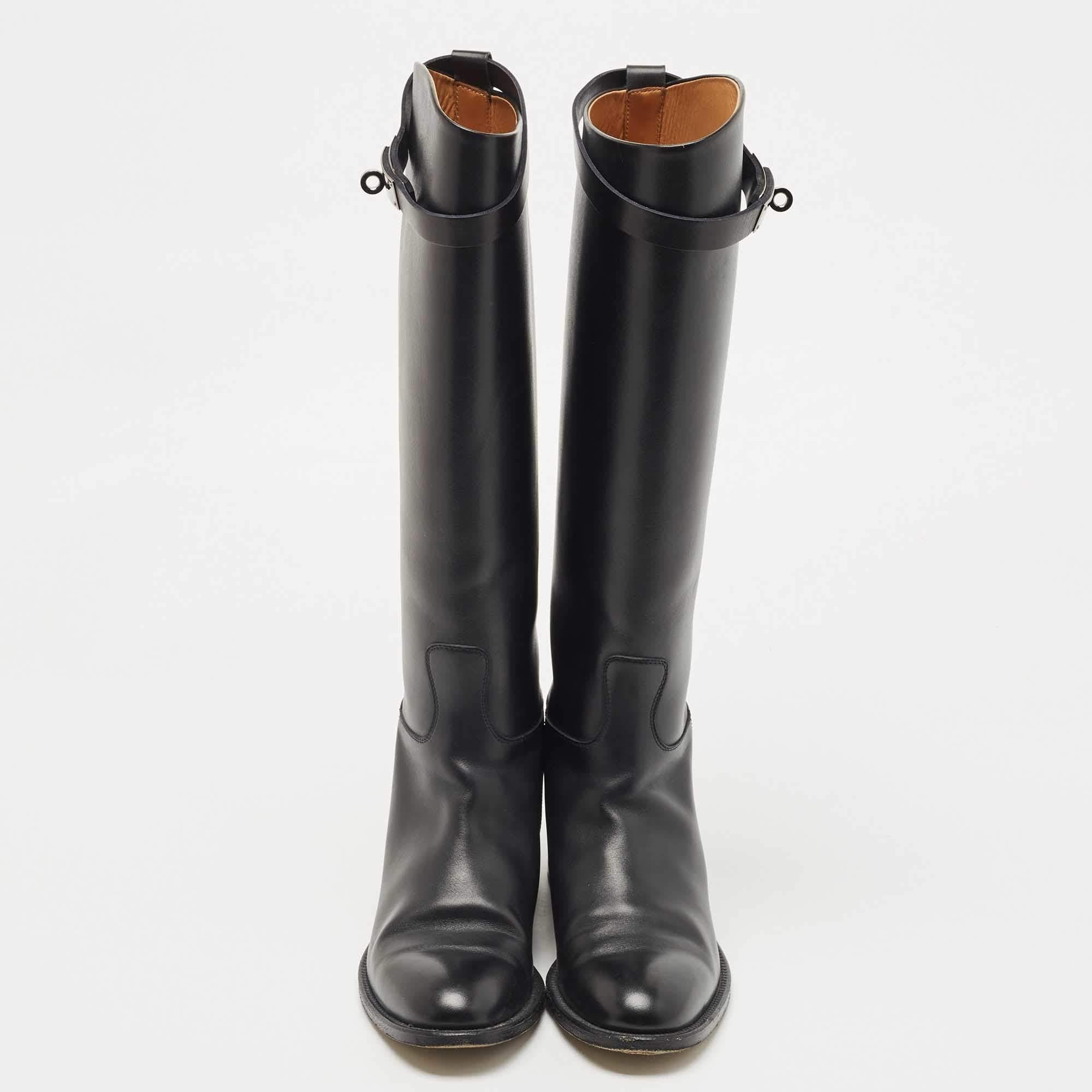 Enjoy the most fashionable days with these stylish Hermes boots. Perfect in design and craftsmanship, they are fashioned to keep you comfortable and chic!

Includes: Original Dustbag, Original Box
