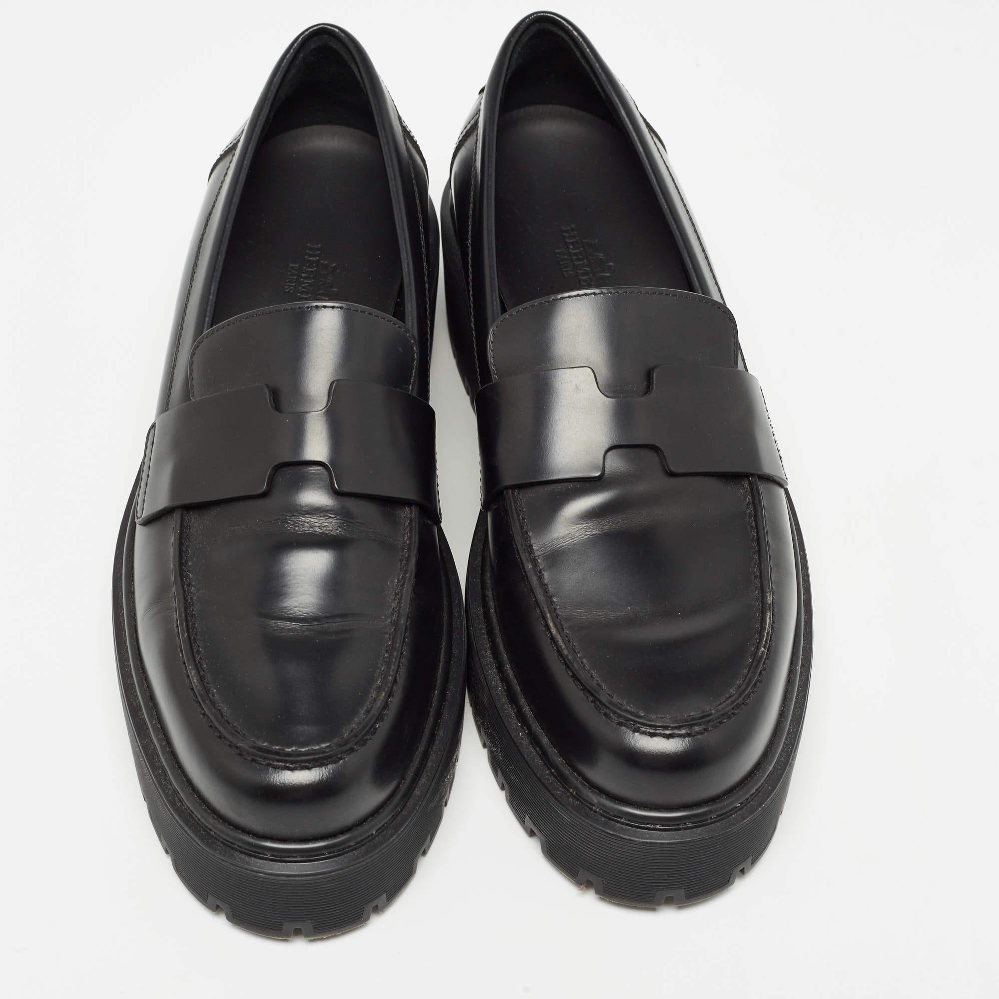 Women's Hermès Black Leather Hitch H Logo Loafers Size 37 For Sale