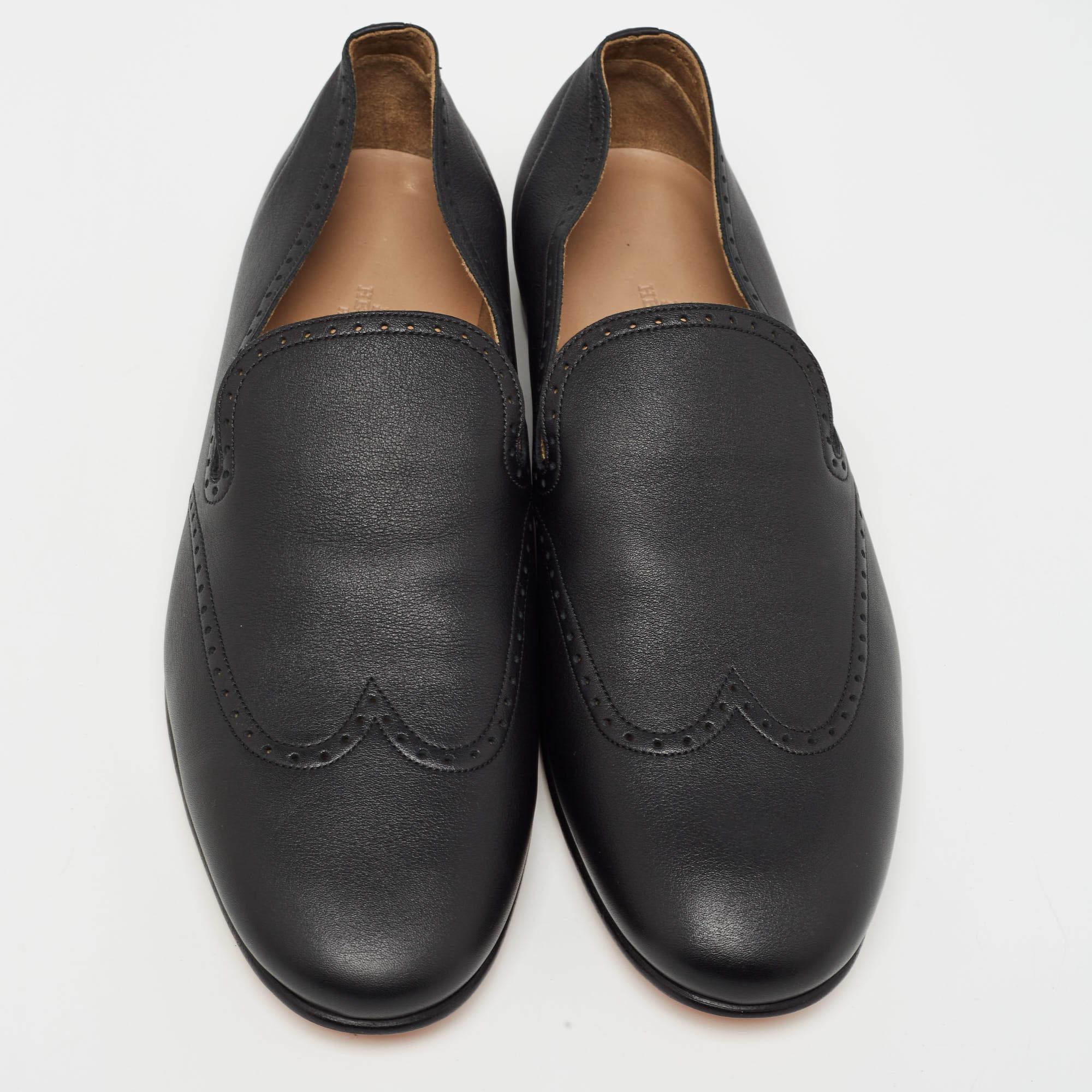 To perfectly complement your attires, we bring you this pair of Hermès loafers that speak nothing but style. The shoes have been crafted with skill and are designed to be easy to slip on. They are just the right choice to complement your fashionable