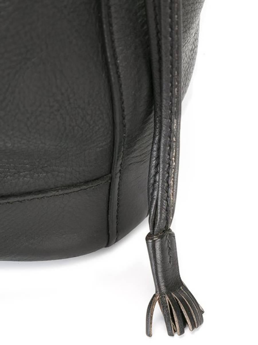 1990s black leather Hermès 'Market' shoulder bag featuring a bucket style, a pebbled leather texture, an adjustable shoulder strap, a drawstring fastening, a main internal compartment, plated gold hardware and an outside bottom gold tone logo