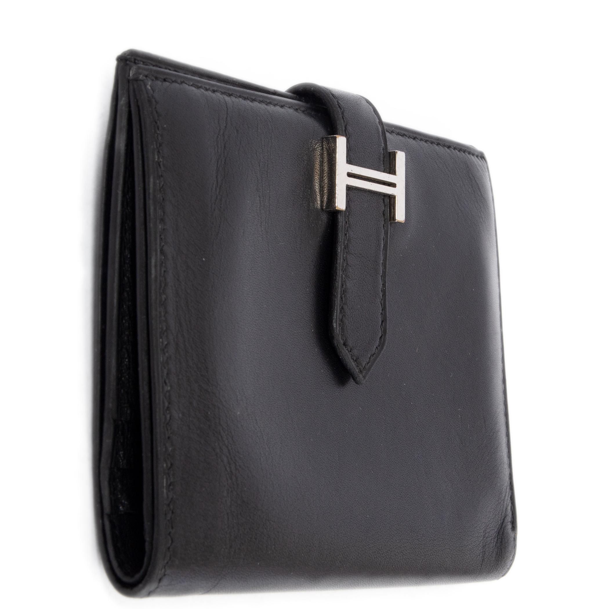100% authentic Hermès Béarn Portefeuille Compact in black smooth Miroir leather and palladium hardware. Opens to an interior with 4 credit card slots, a zipped coin pocket and 2 flat open pockets. Has been carried often and shows softening and