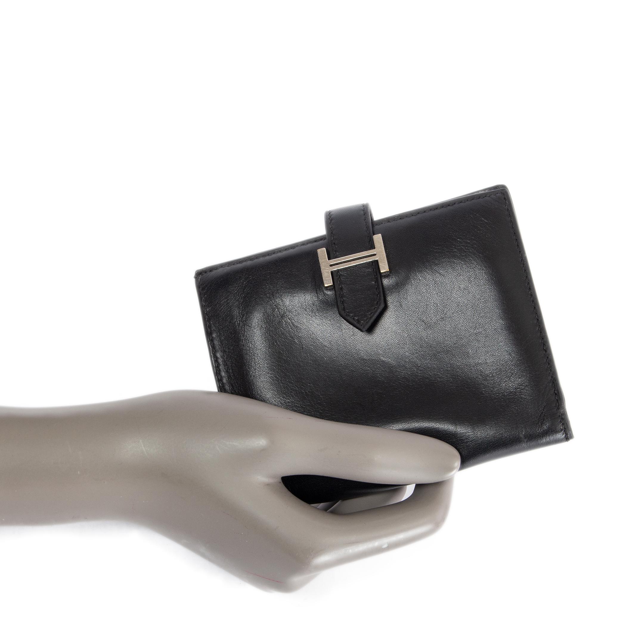 HERMES Miroir BEARN COMPACT Portemonnaie aus schwarzem Leder mit zwei Fächern im Angebot 3