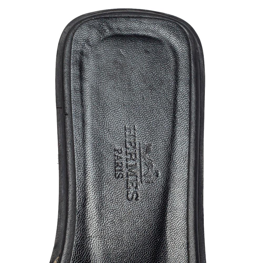 Hermes Black Leather Oran Stitched Flat Slide Size 35.5 In Good Condition In Dubai, Al Qouz 2