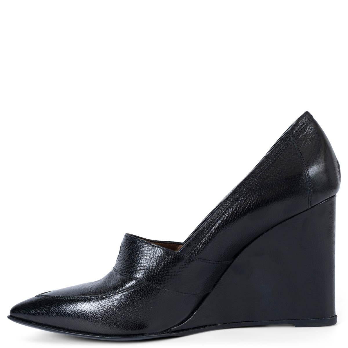 HERMES black leather POINTED TOE WEDGE Pumps Shoes 39 In Excellent Condition For Sale In Zürich, CH