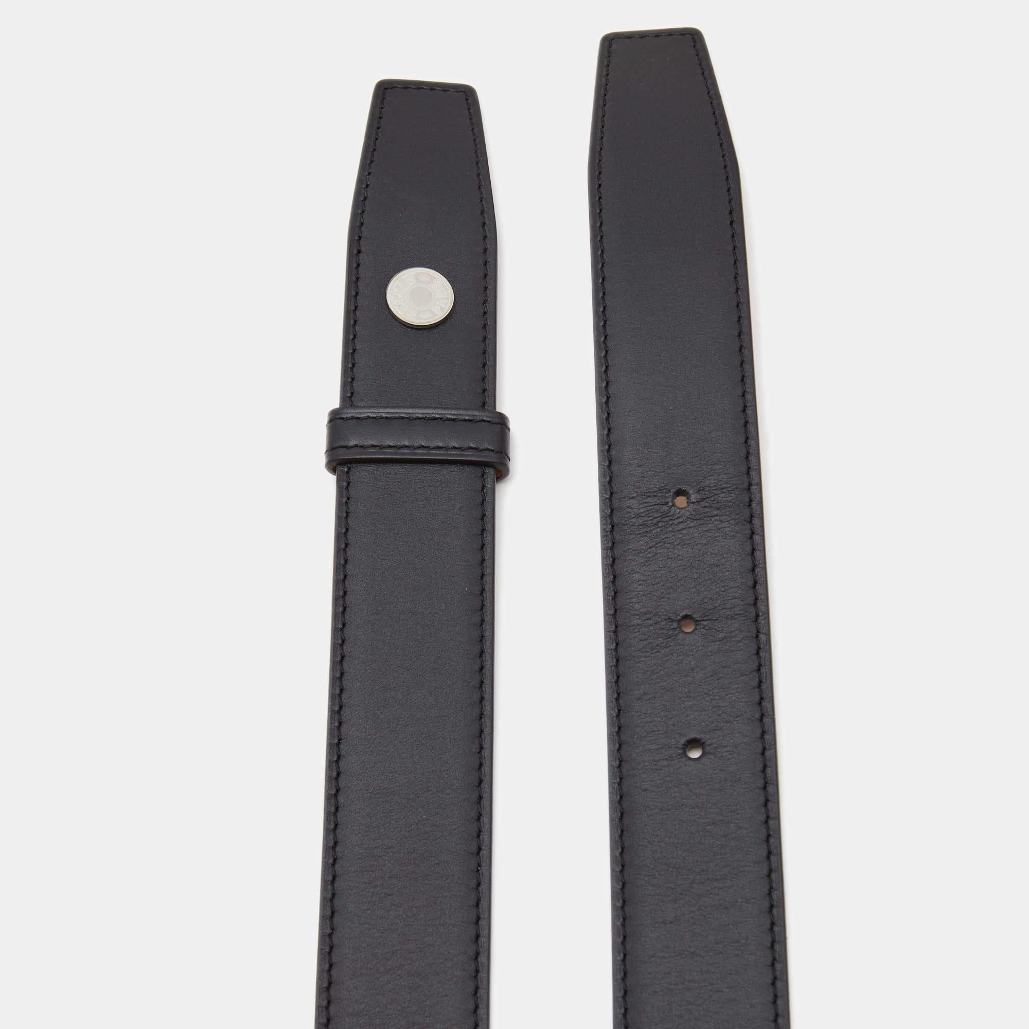 The classic and one of the iconic styles from the house of Hermes is their belts which give this luxurious piece a multi-utility and versatile look. Crafted from leather, this belt strap features tonal stitching around the edges along with