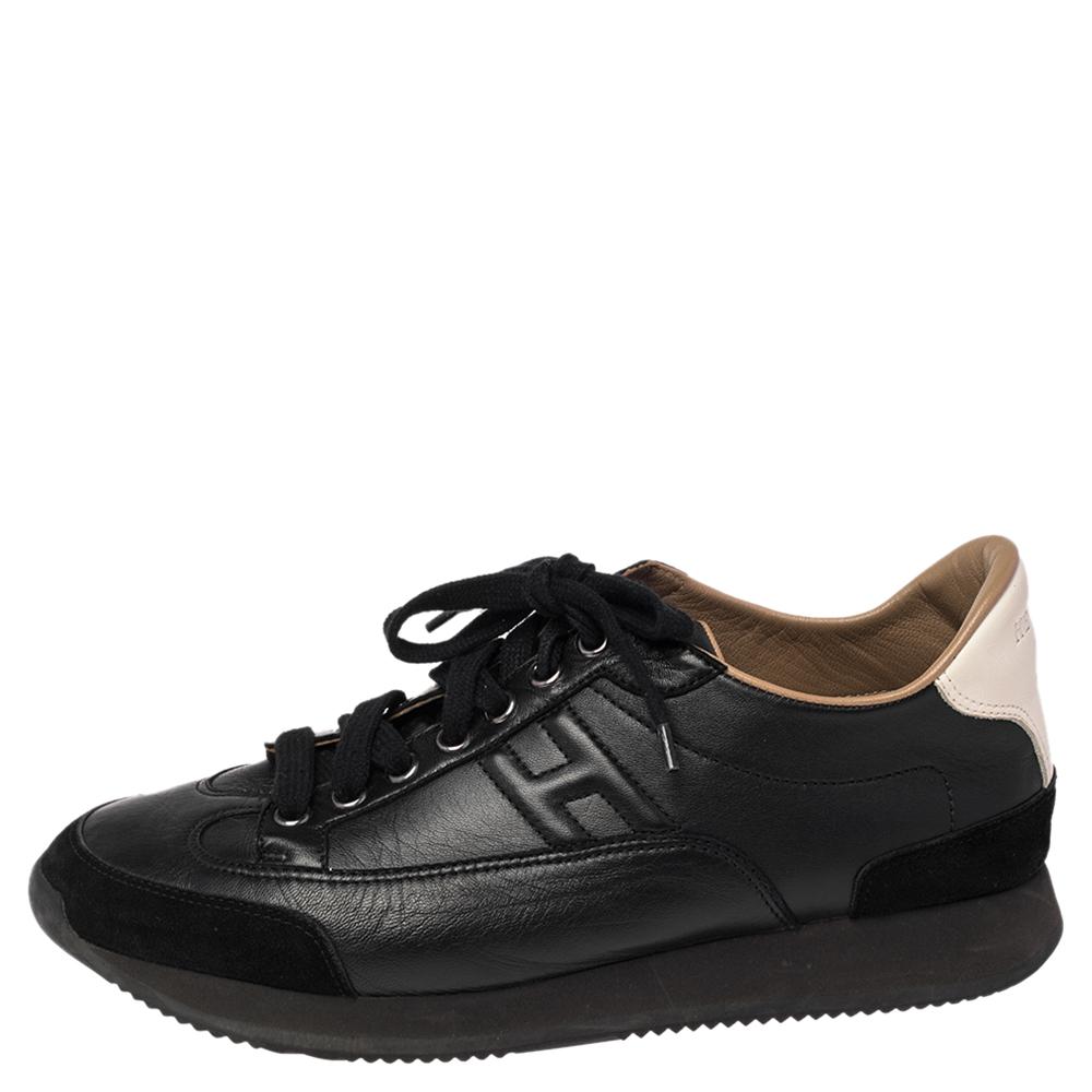 These black sneakers from Hermes are perfect for days when you wish for comfort and style! The Quick sneakers are crafted from leather and feature round toes, lace-ups on the vamps, and tough rubber soles. They are finished with H details.