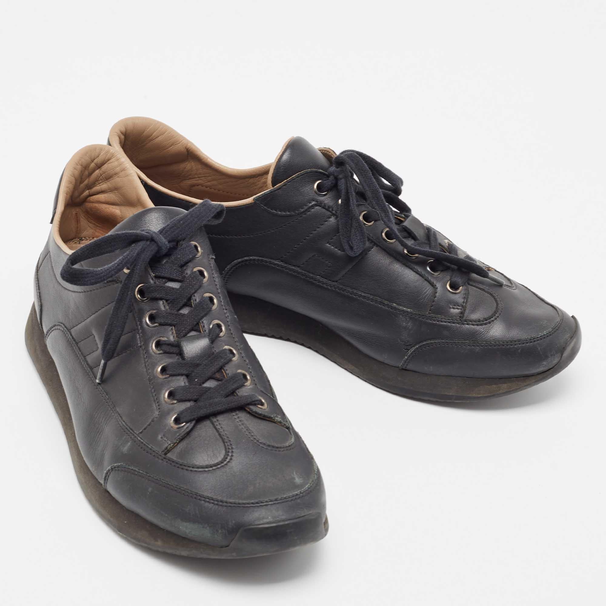 Hermes Black Leather Quicker Low Top Sneakers Size 42.5 In Good Condition In Dubai, Al Qouz 2