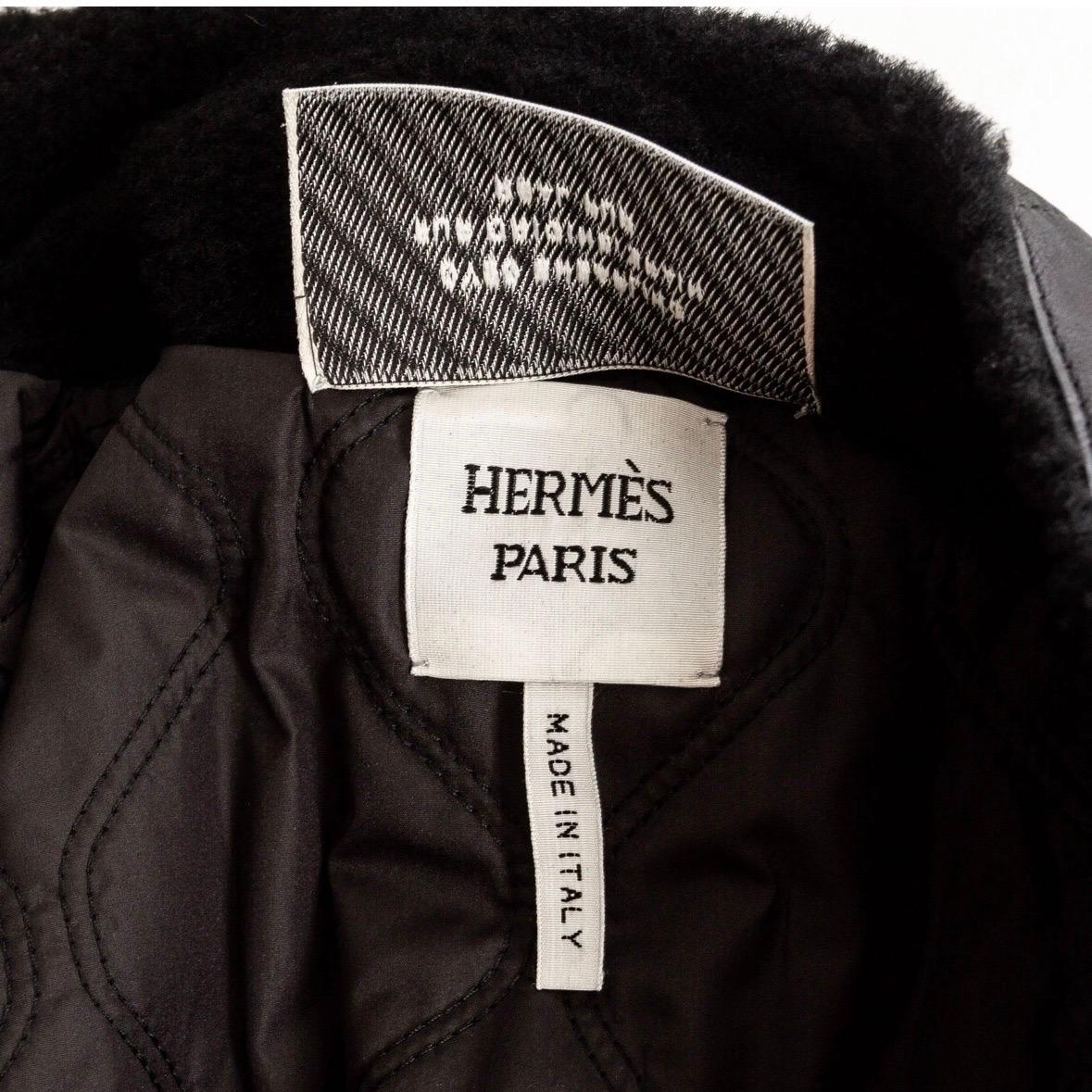 Hermès - Blouson motard court en cuir noir doublé de shearling   en vente 6